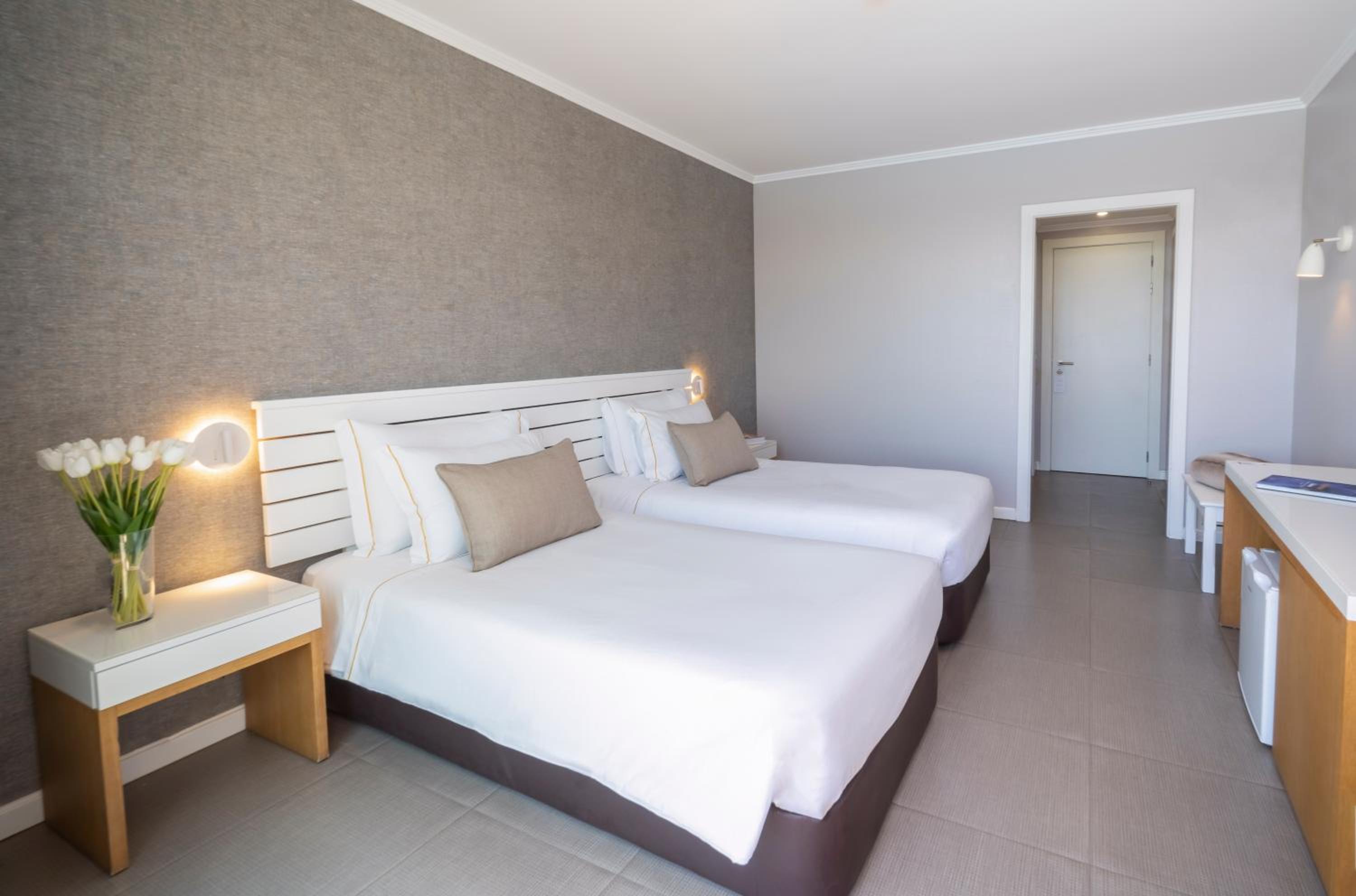 Twin or Double Room with Pool View and Balcony - Photo 4