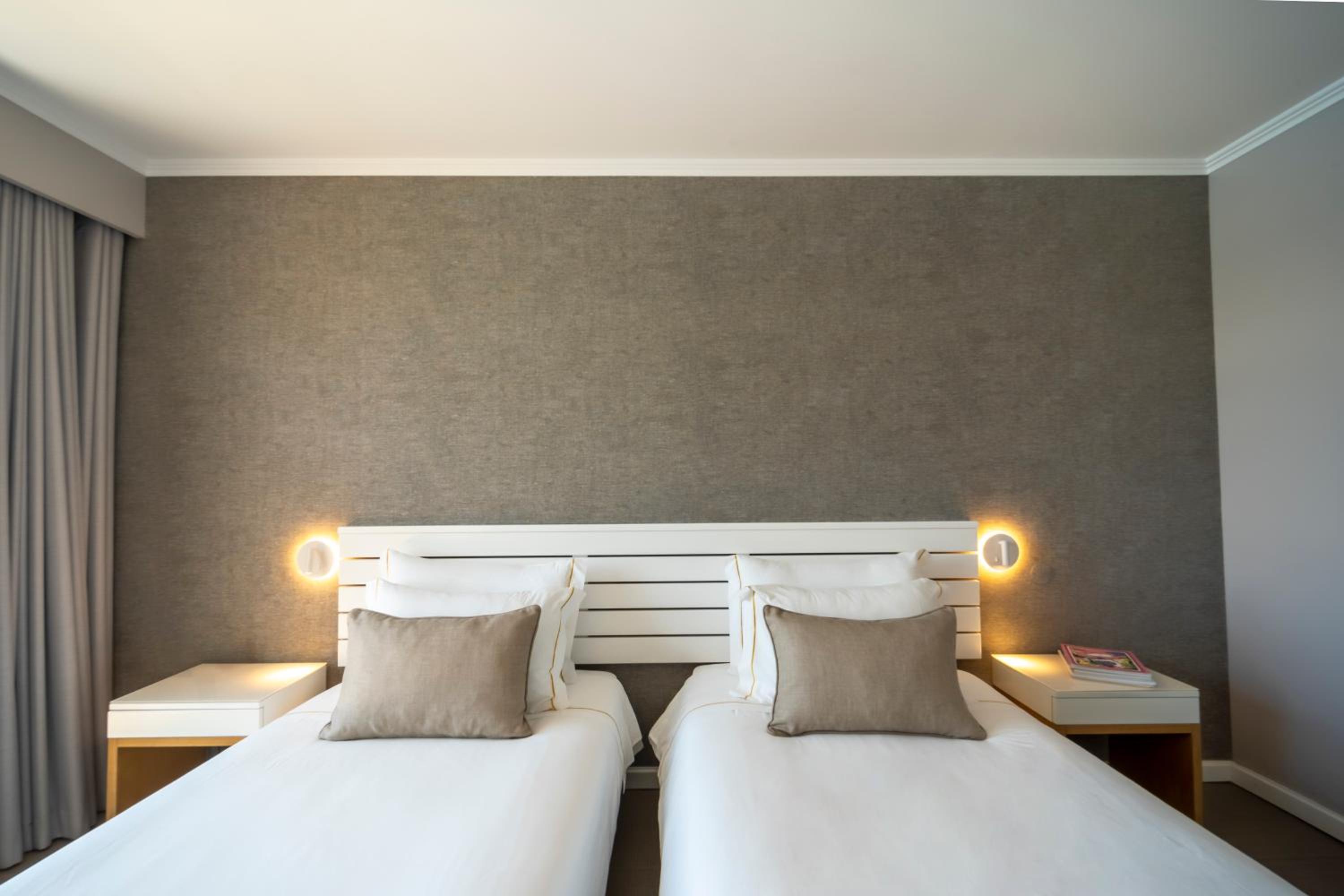 Twin or Double Room with Pool View and Balcony - Photo 5