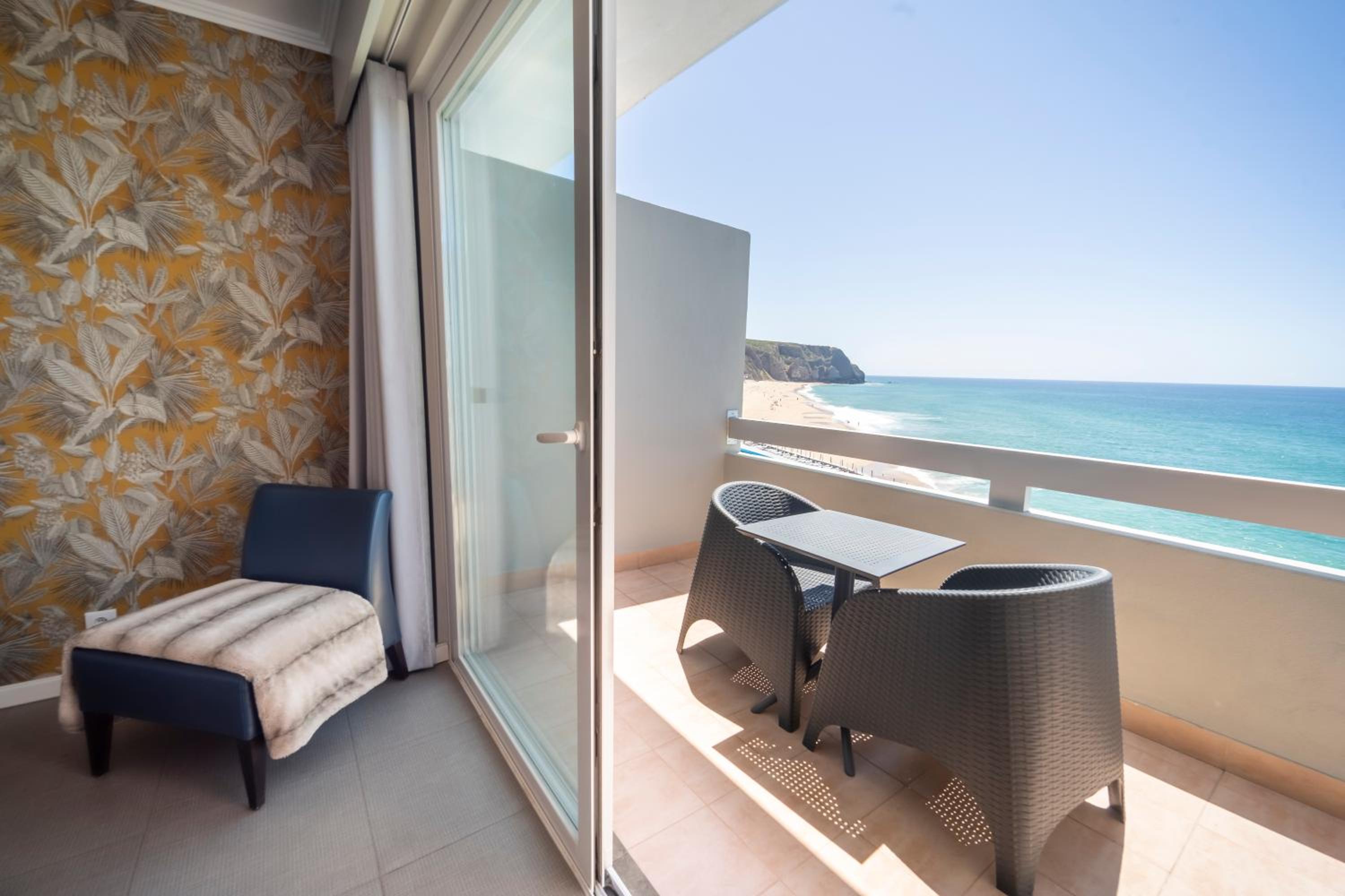 Superior Double or Twin Room with Ocean View and Balcony - Photo 5