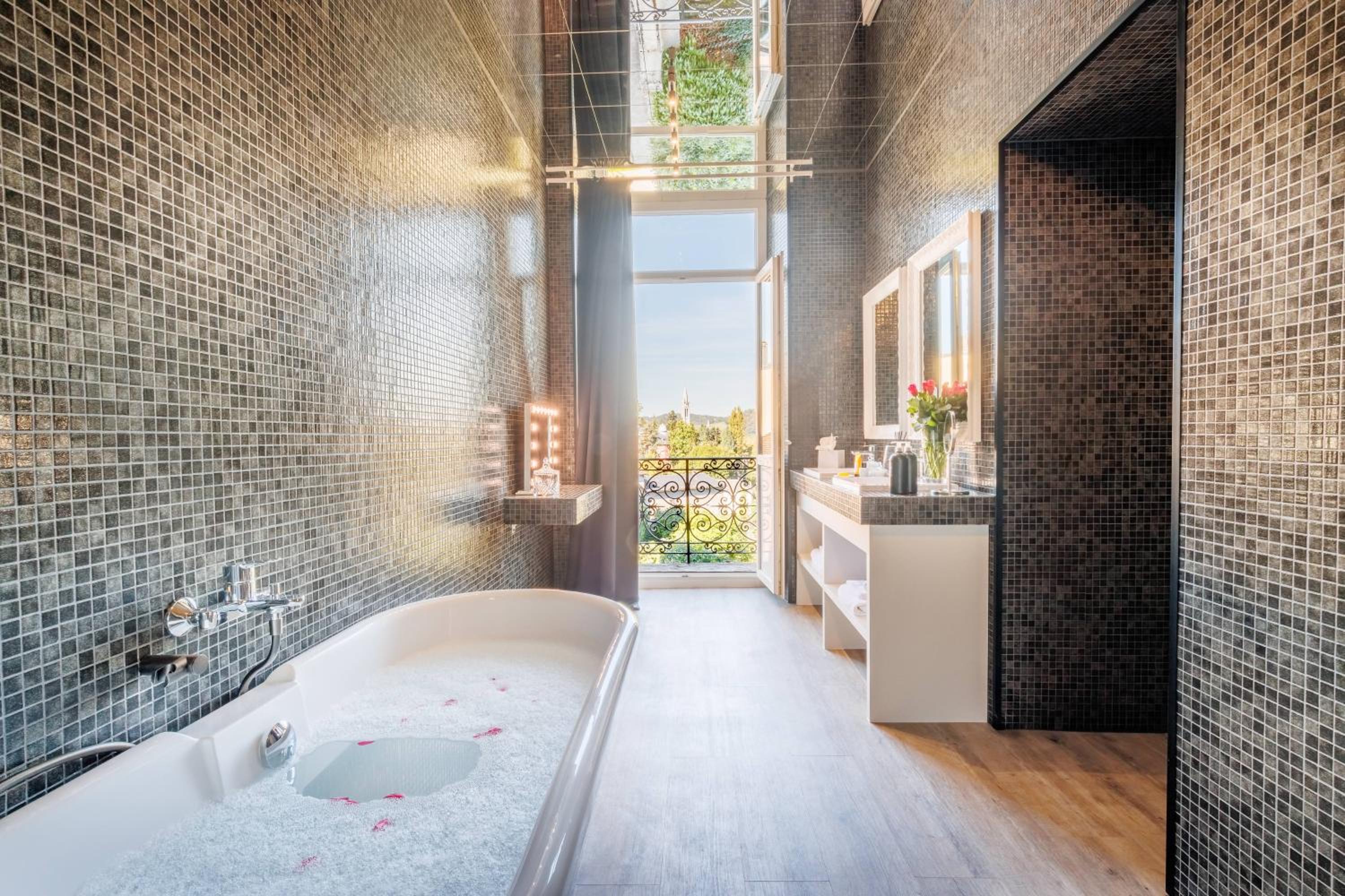 Suite Junior avec Balcon et Accès Gratuit au Spa – Vue sur Sanctuaire Suite Junior avec Balcon et Accès Gratuit au Spa – Vue sur Sanctuaire