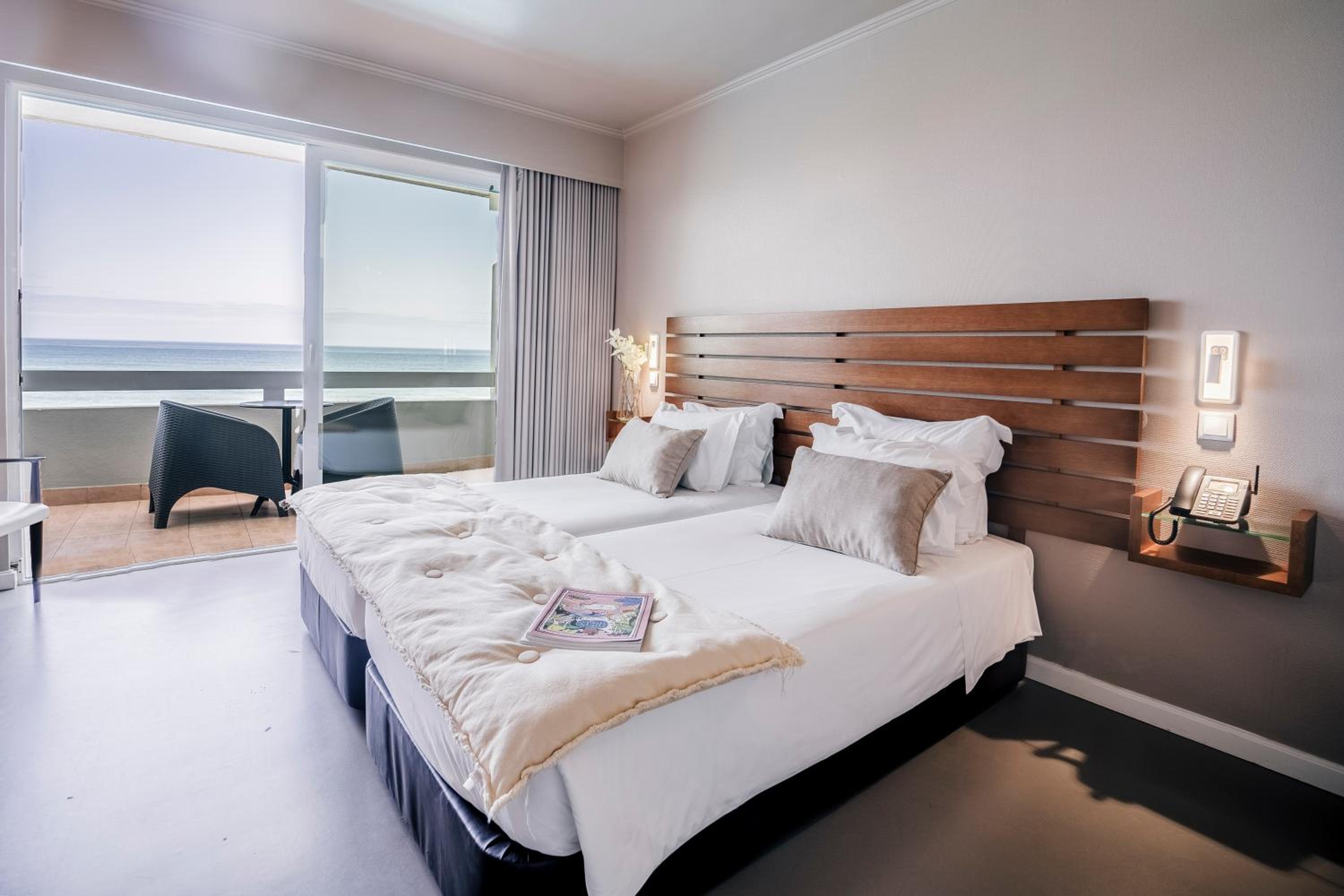 Family Room (4 Adults) with Balcony and Sea View - Photo 1