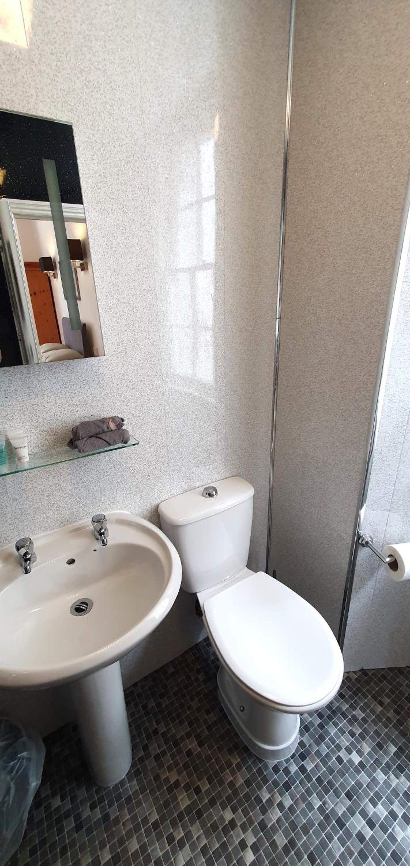 Triple Room - Photo 16