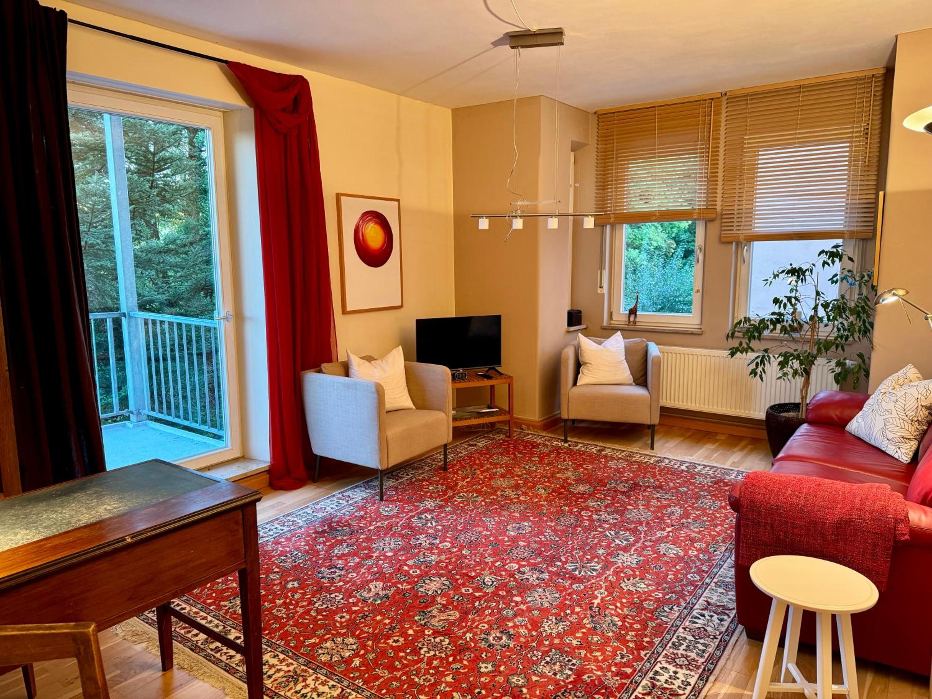 One-Bedroom Apartment photo 1