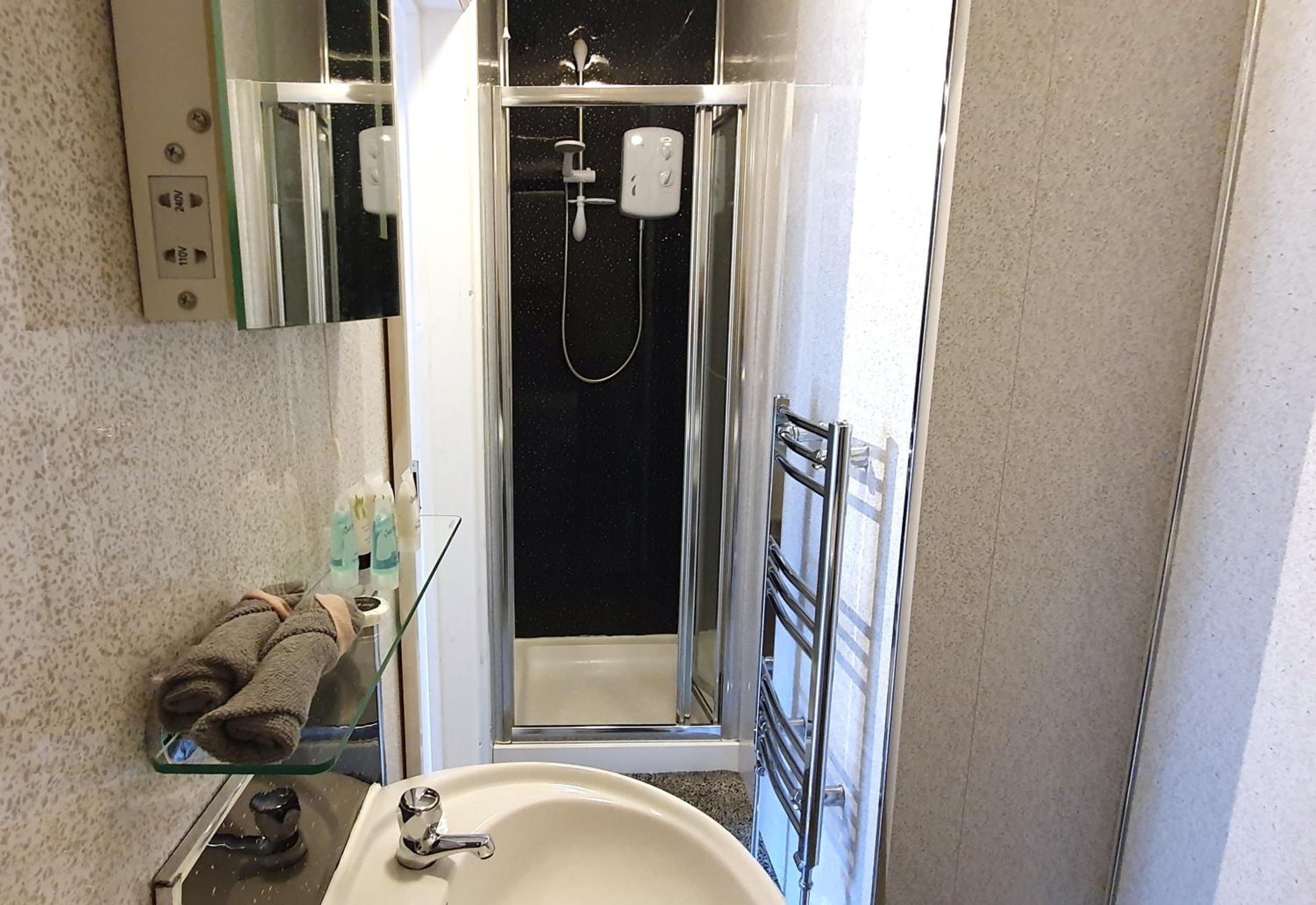 Superior King Room - Photo 12