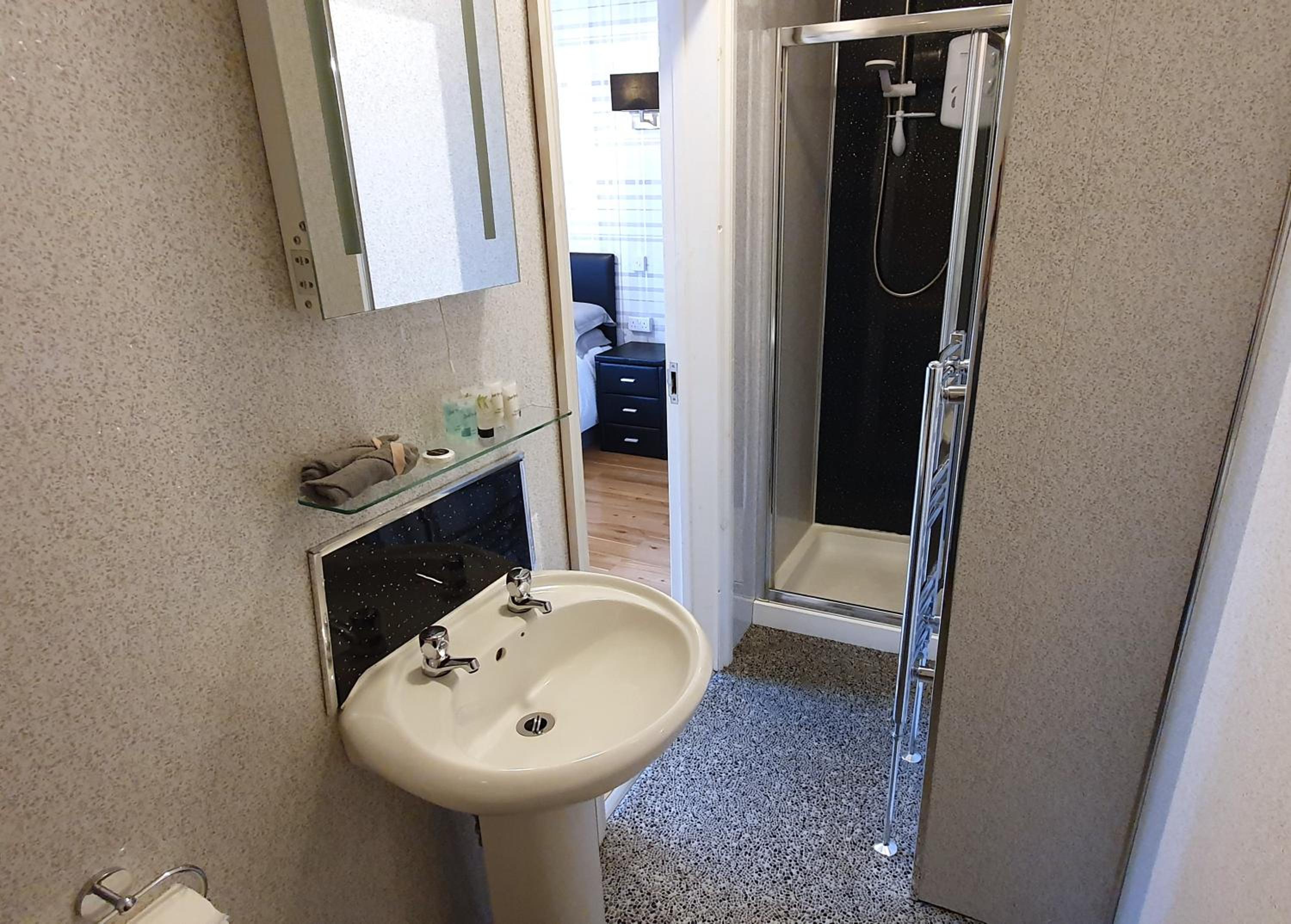 Superior King Room - Photo 11