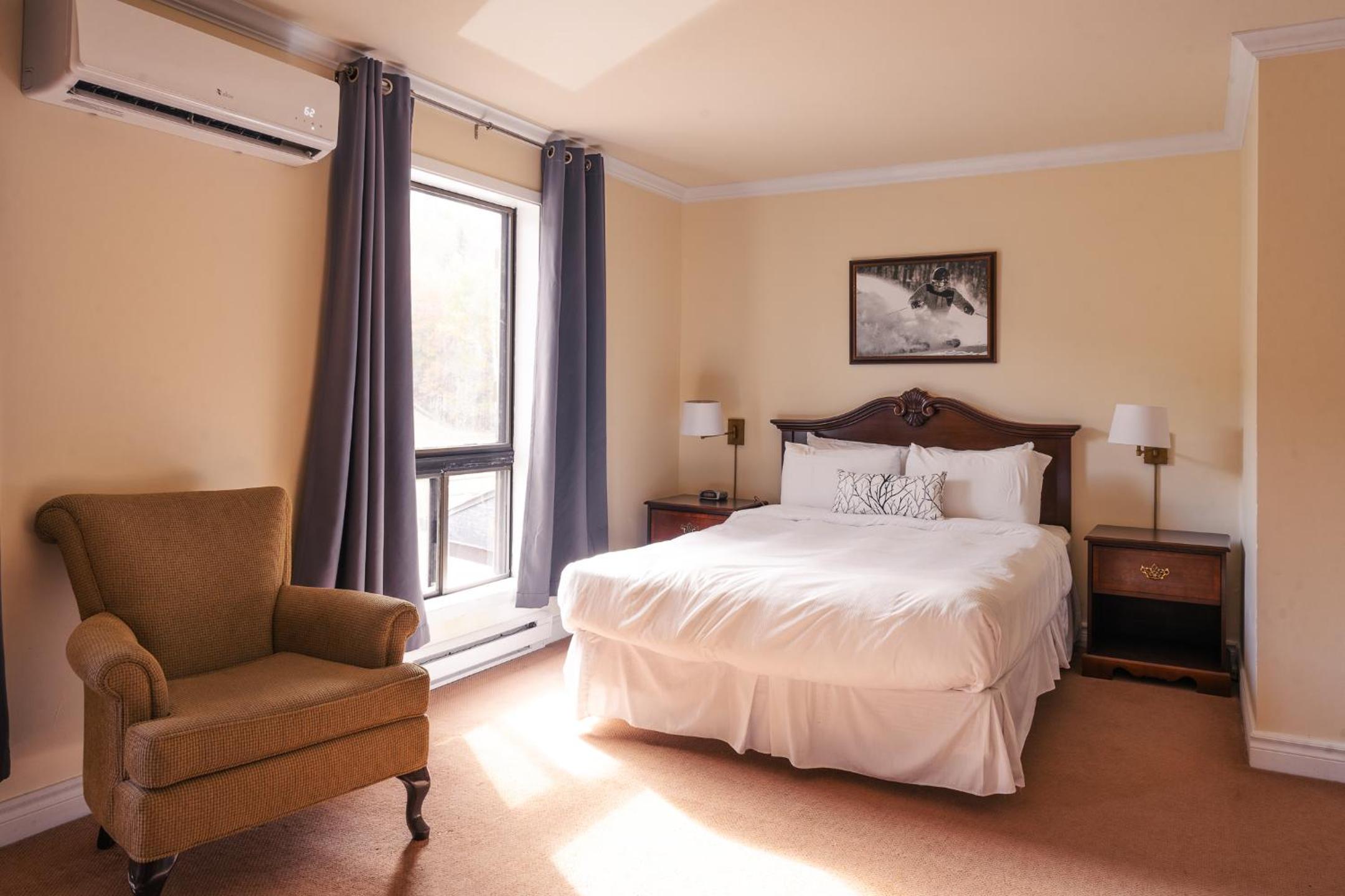 Room 219 with Mountain View, Ski and out