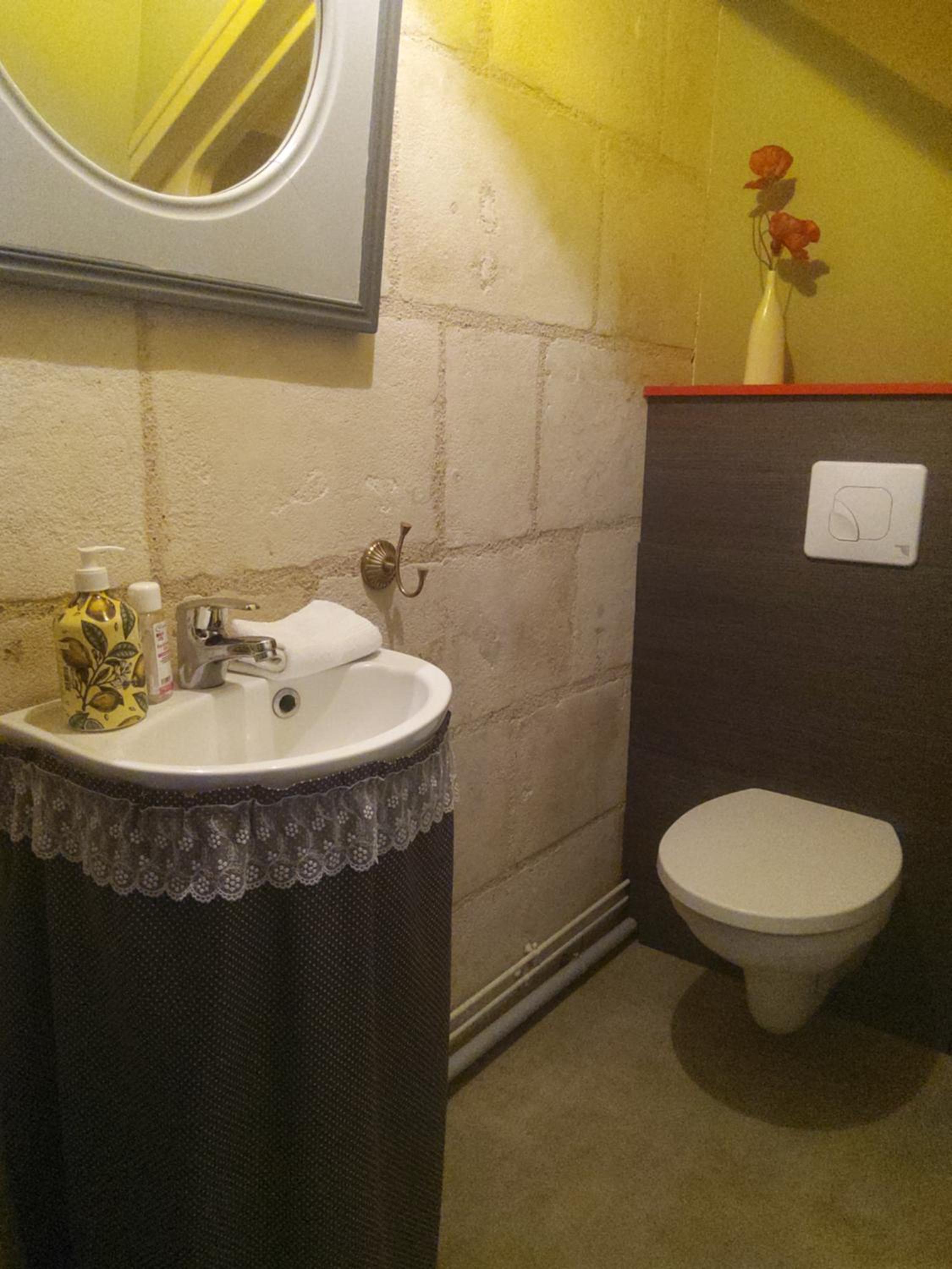 Family Room with Private Bathroom photo 2