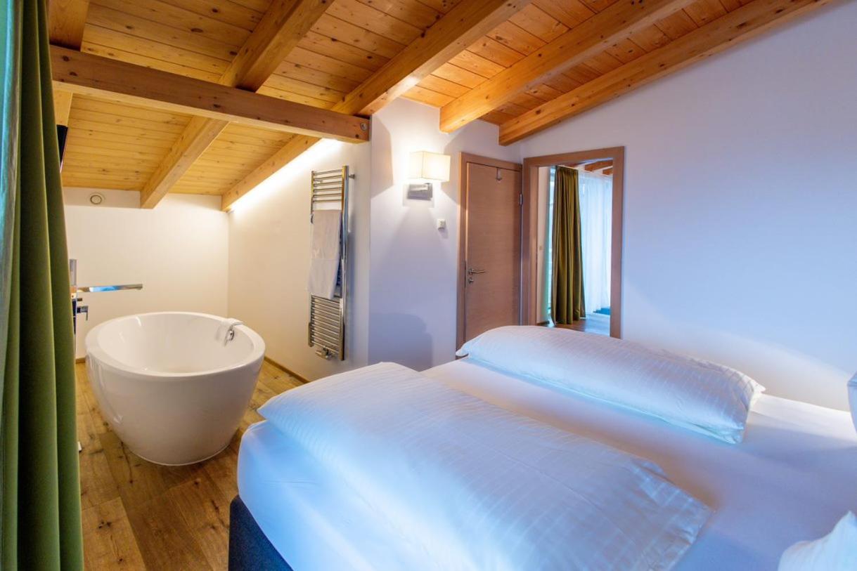 Superior Suite - Photo 15