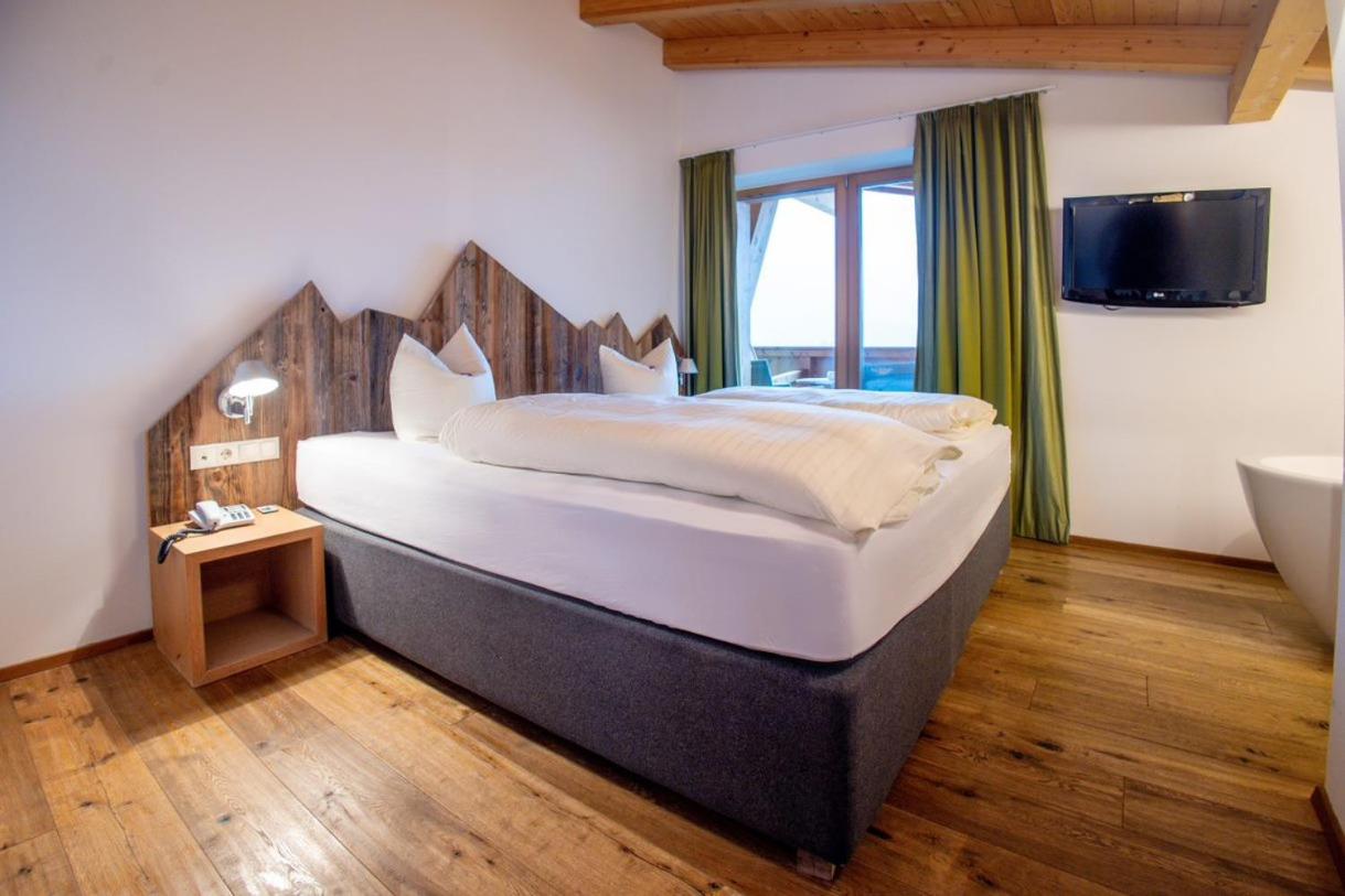 Superior Suite - Photo 13