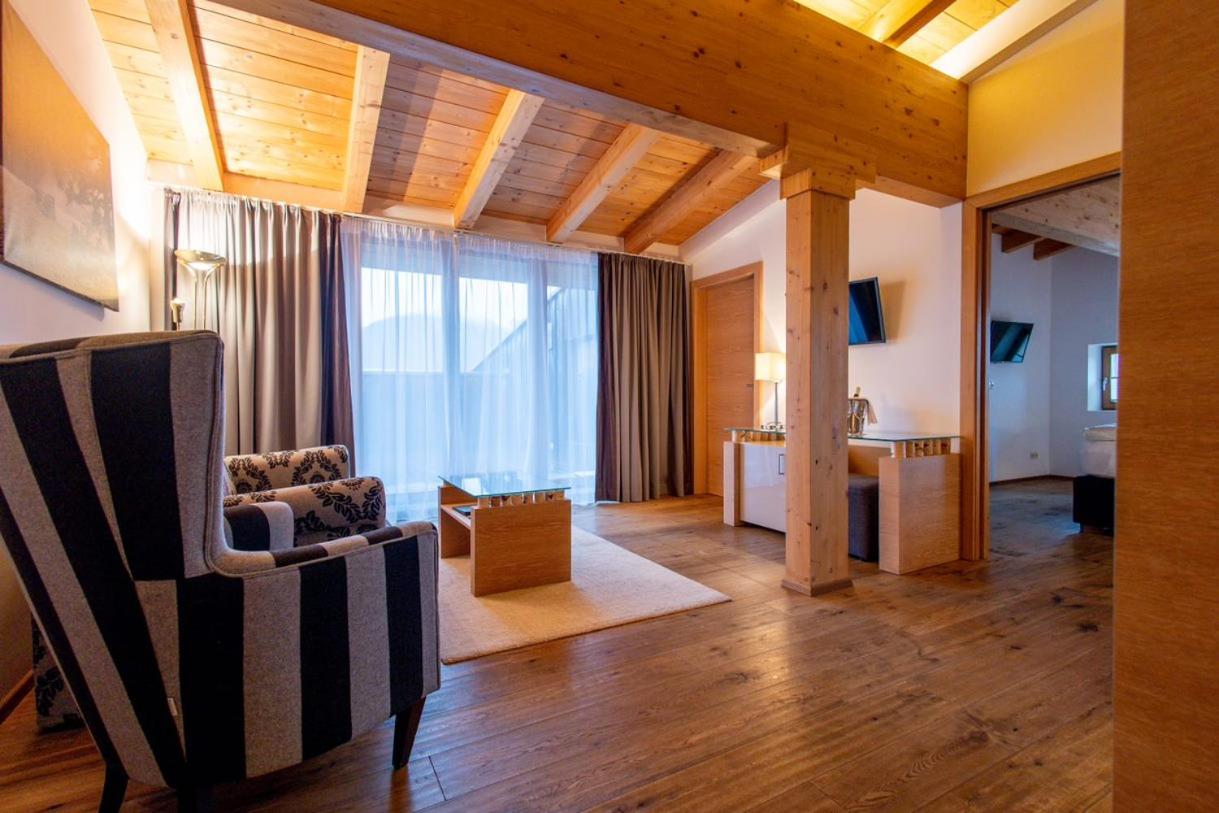 Superior Suite - Photo 14