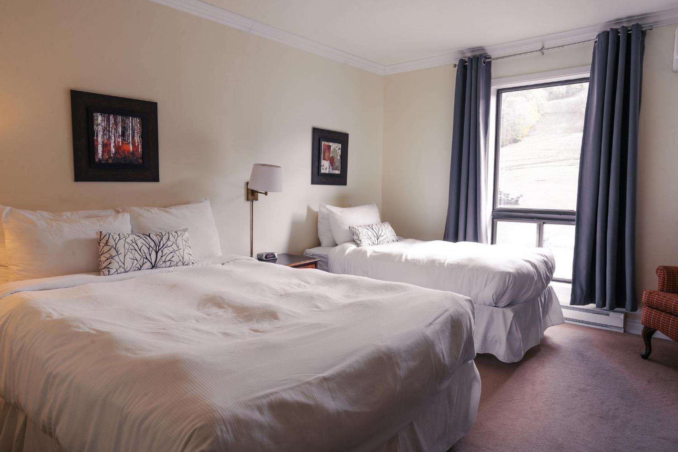 Room 215 with Mountain View, Ski and Out