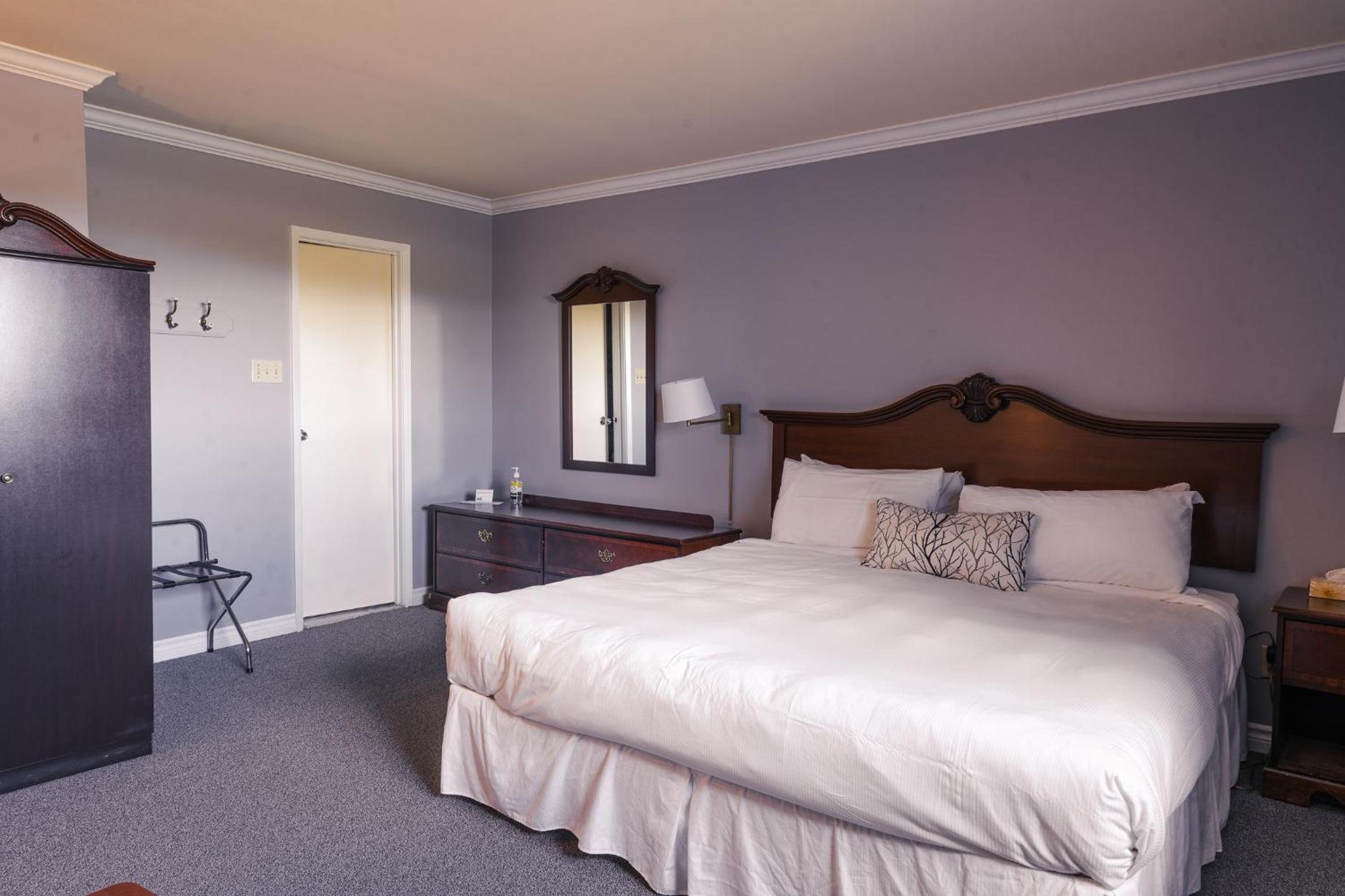 Room 224, Ski and Out