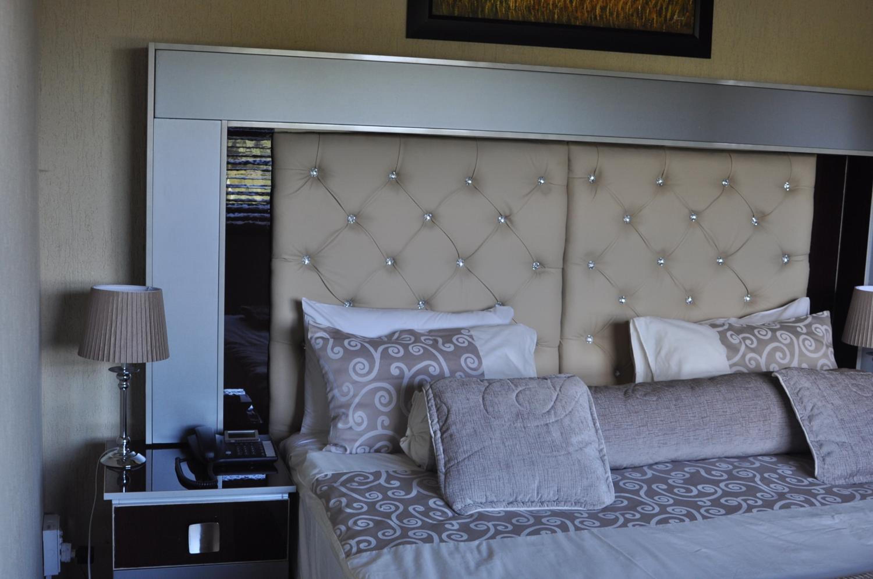 Deluxe Double Room (2 Adults + 1 Child) photo 1