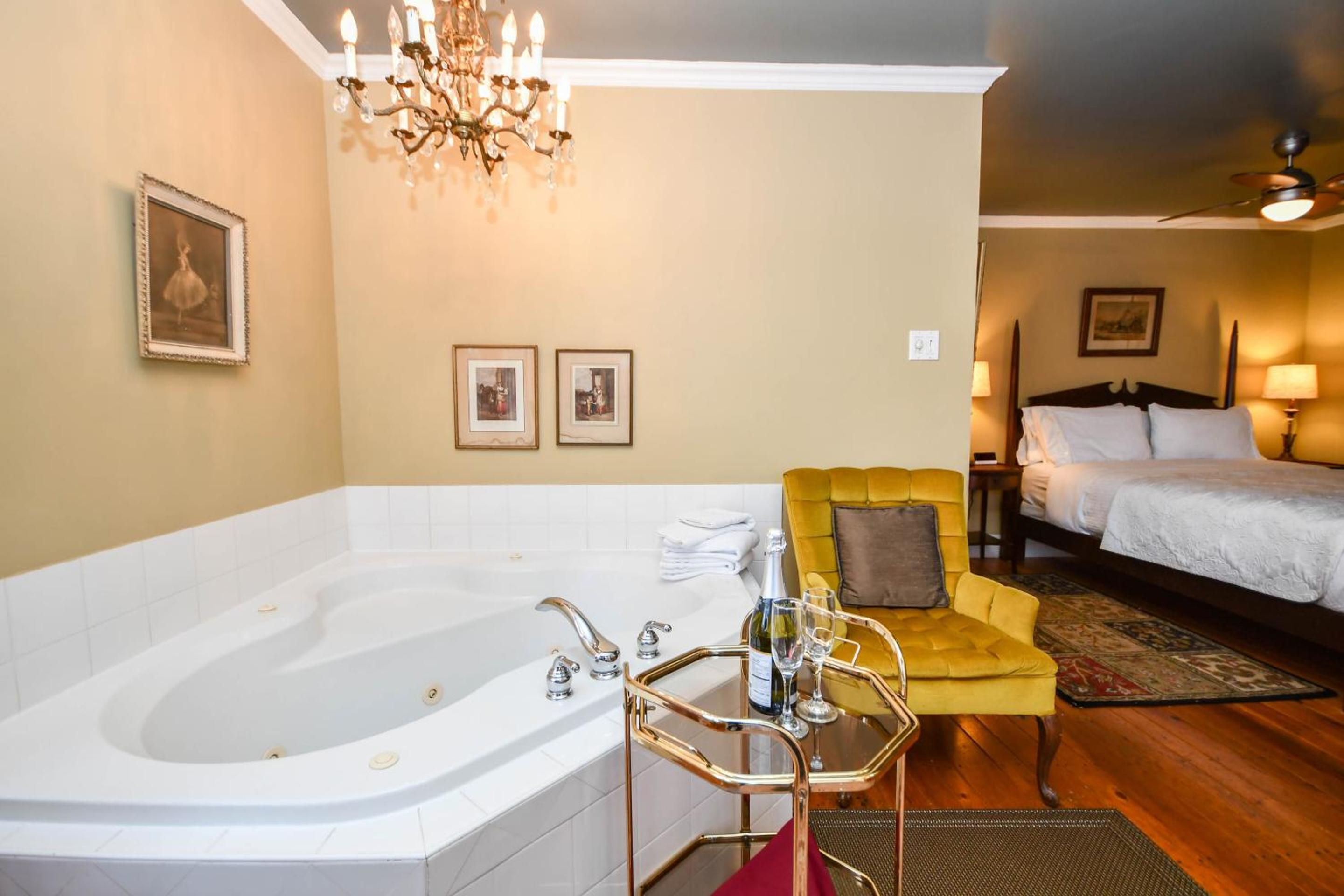 Deluxe Suite - Photo 3