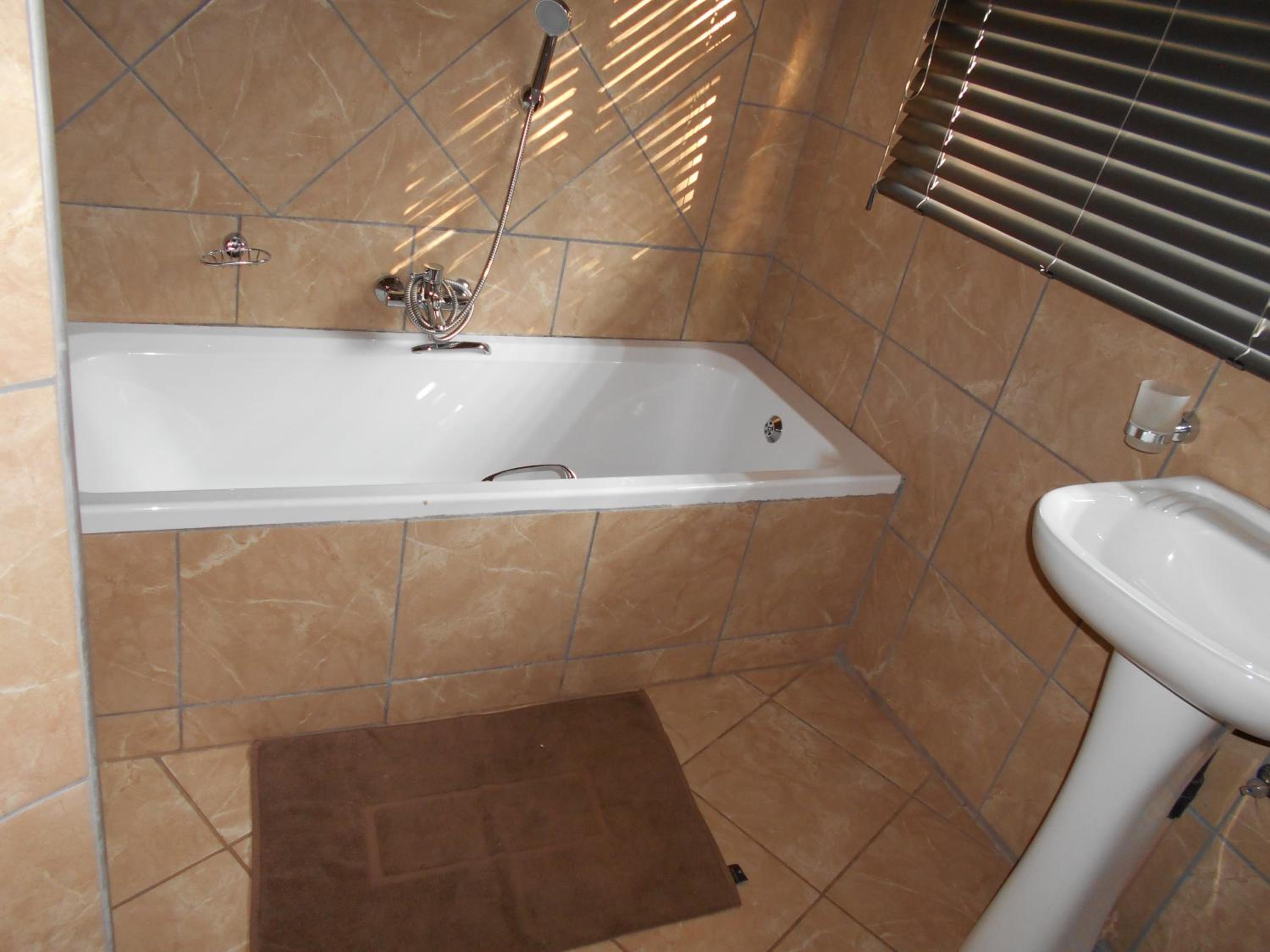 Deluxe Double Room (2 Adults + 1 Child) photo 2