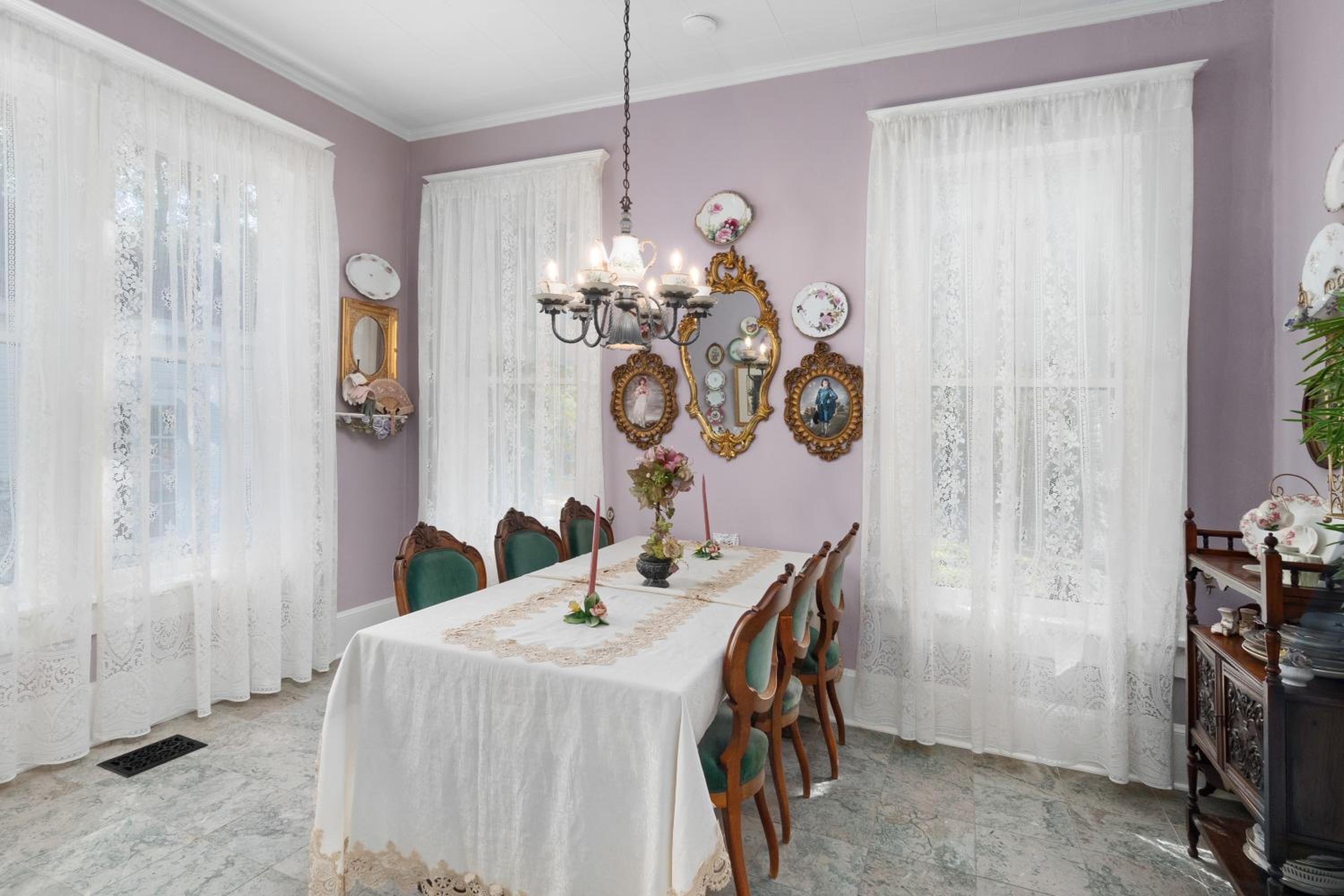 Deluxe King Room - Photo 3