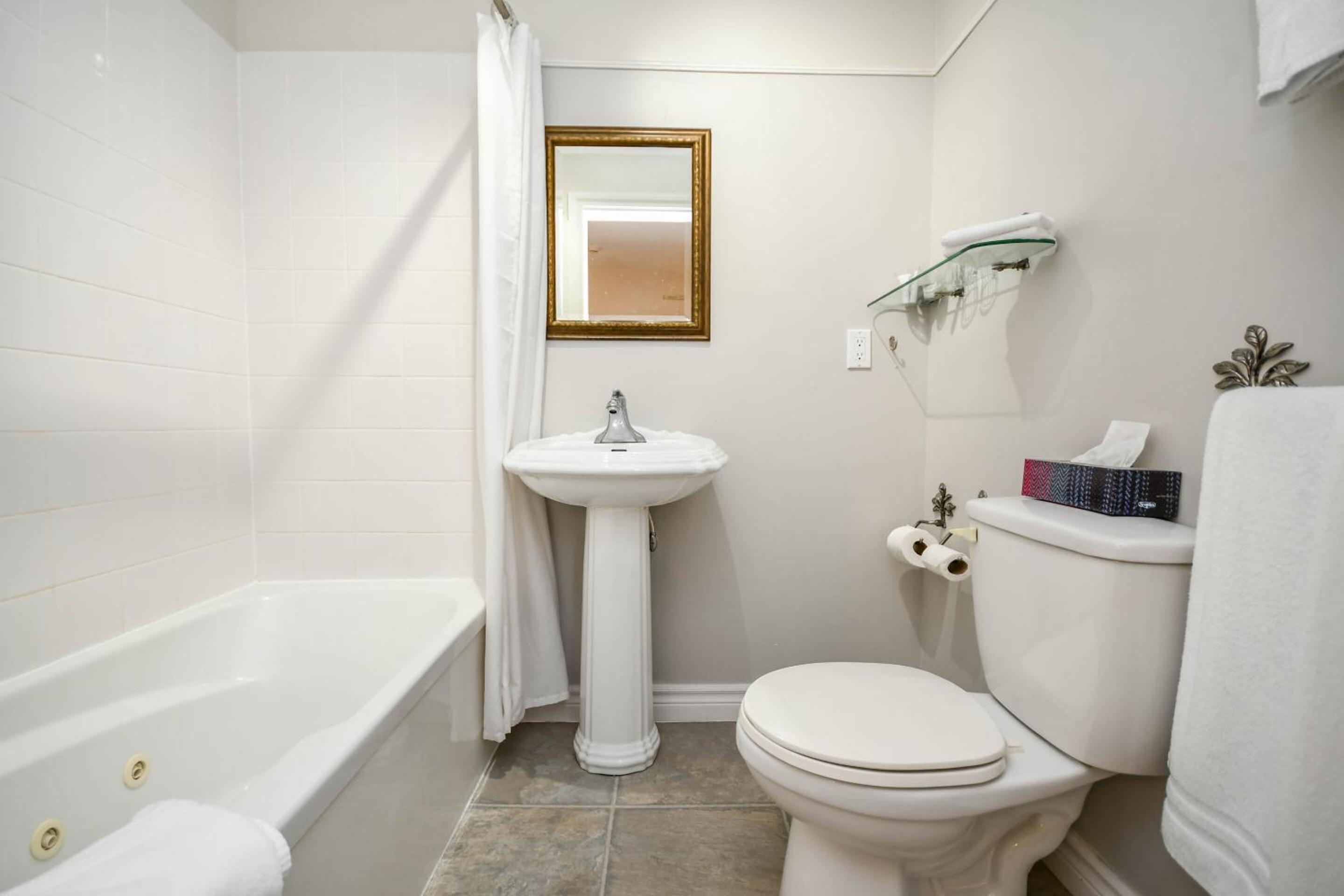 Queen Room - Photo 5