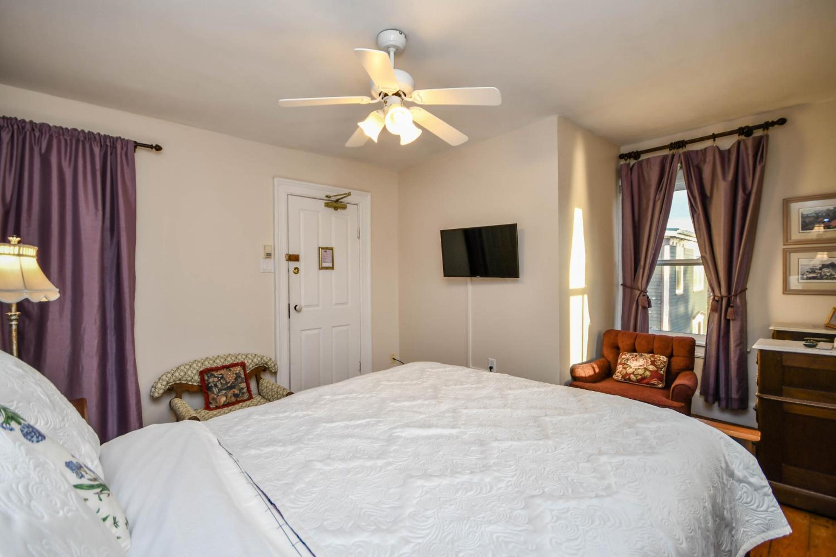 Queen Room - Photo 6