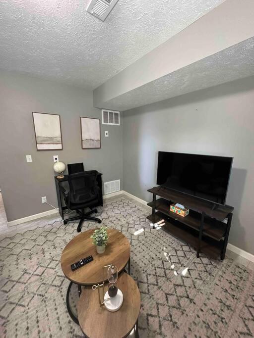 Three-Bedroom House photo 2