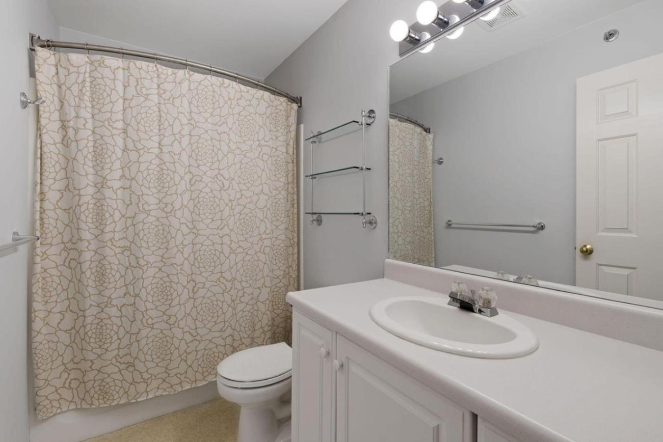Four-Bedroom House photo 3
