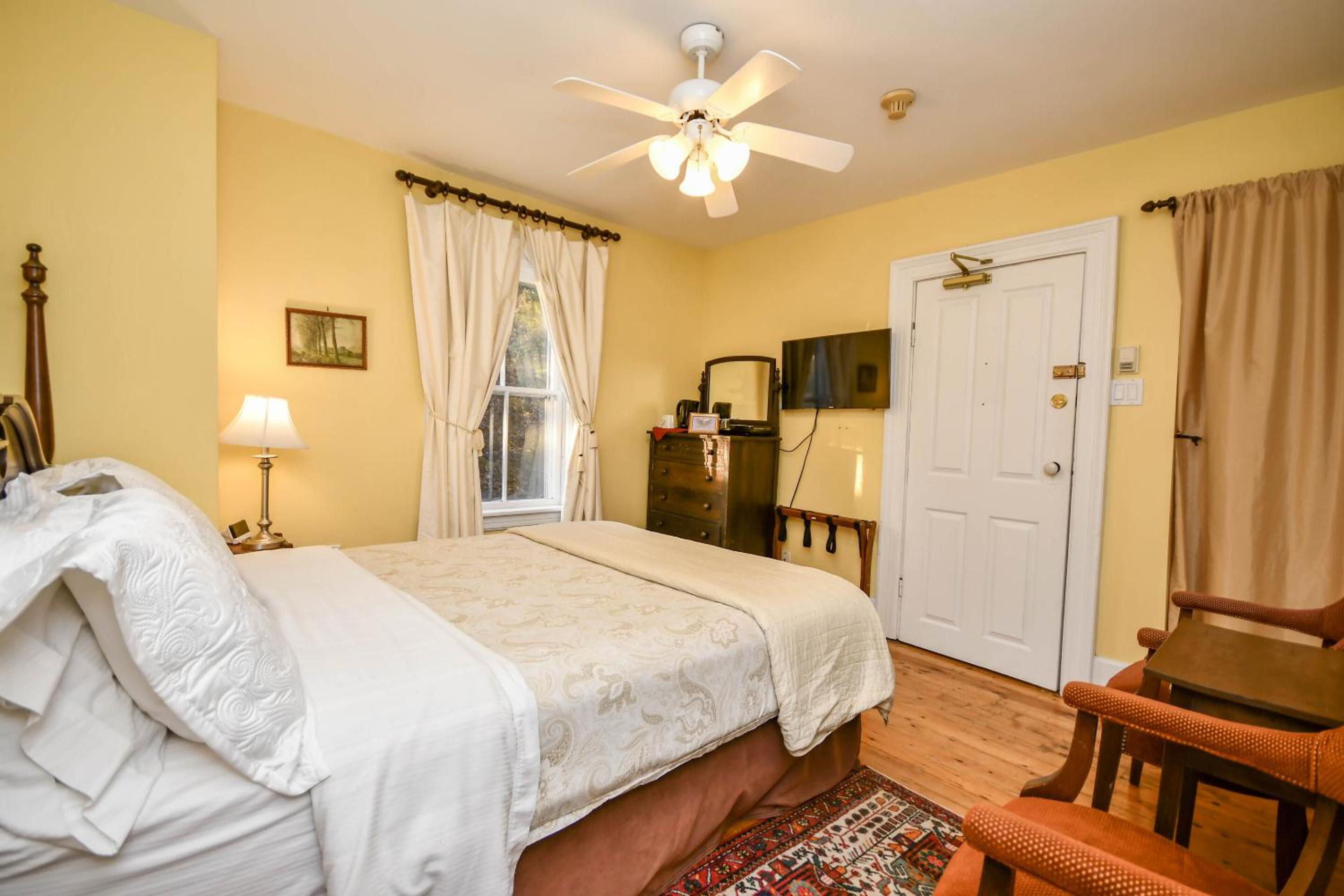 Standard Queen Room - Photo 4