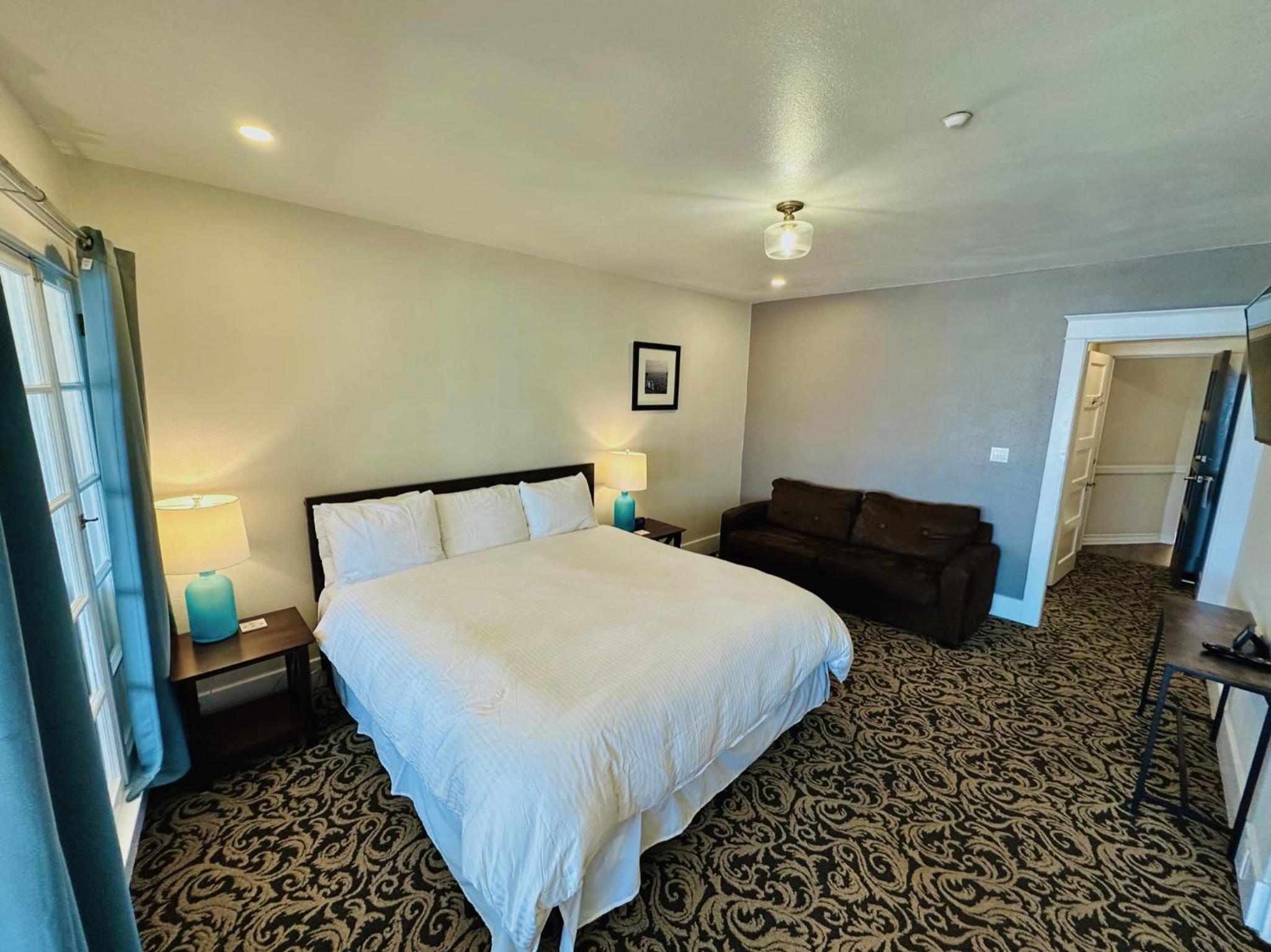 King Suite - Photo 15