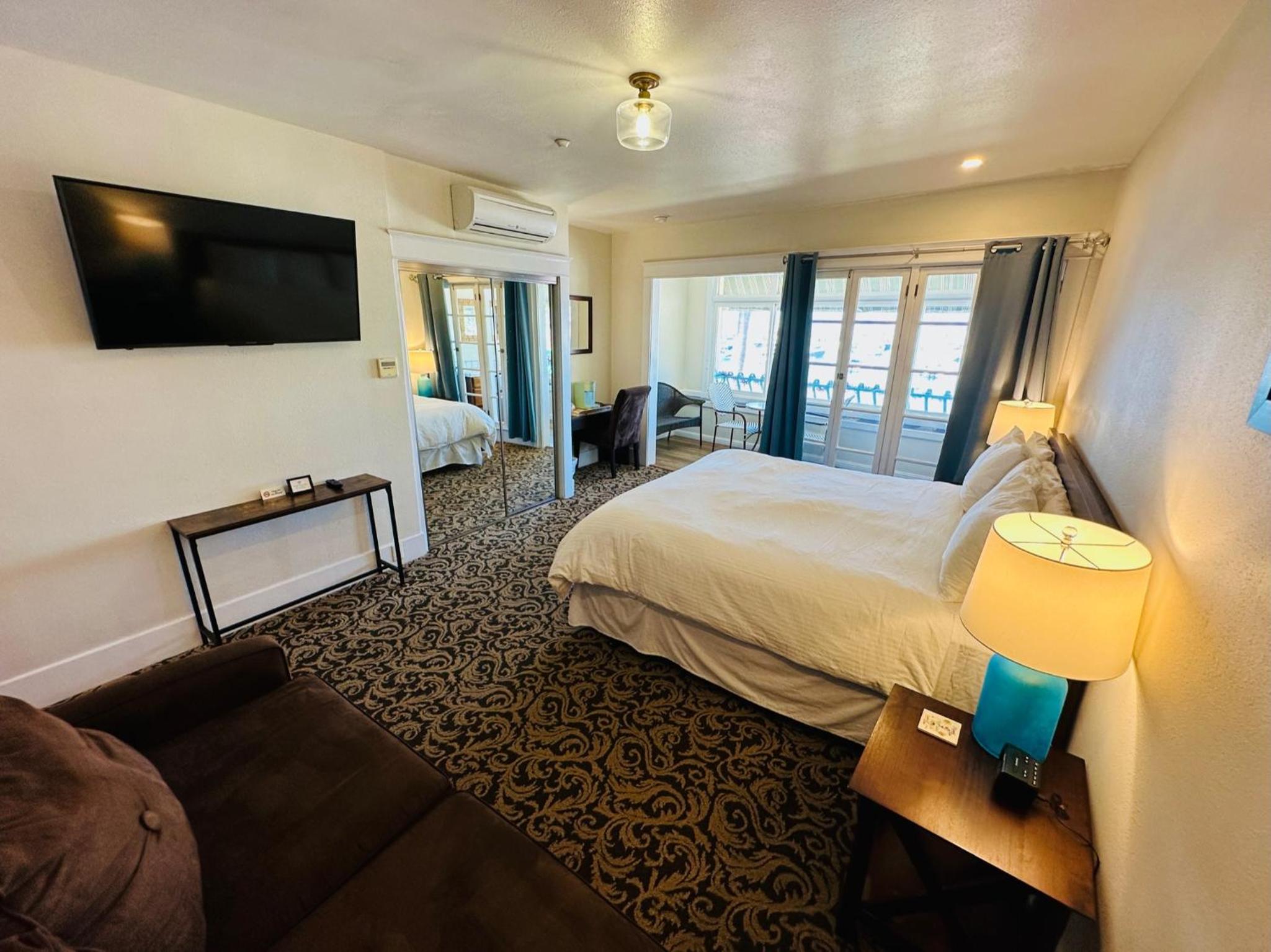 King Suite - Photo 16