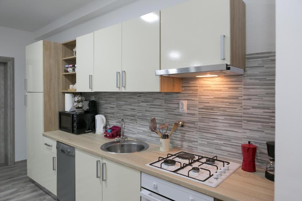 Two Bedroom Apartment with Terrace - Photo 2