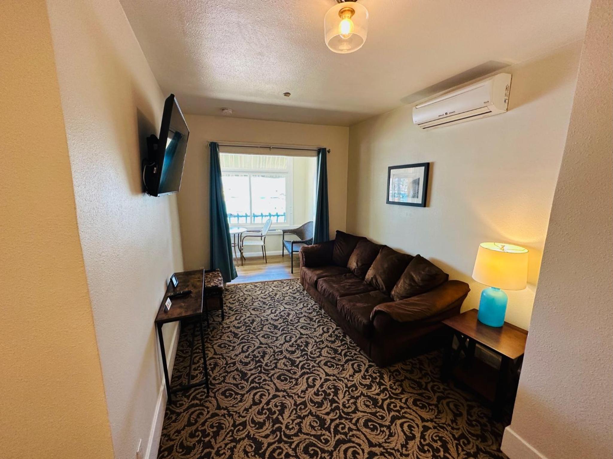 Queen Suite - Photo 4