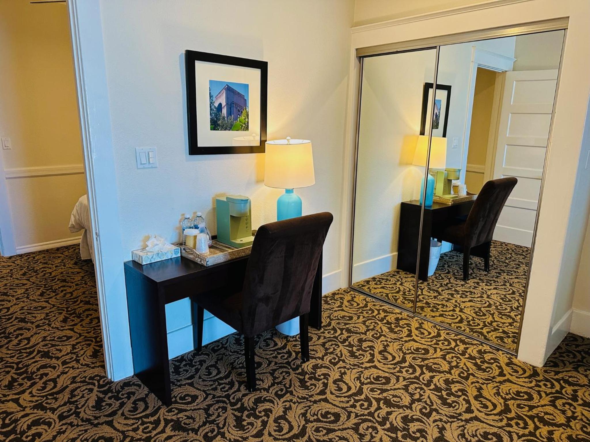 Queen Suite - Photo 5