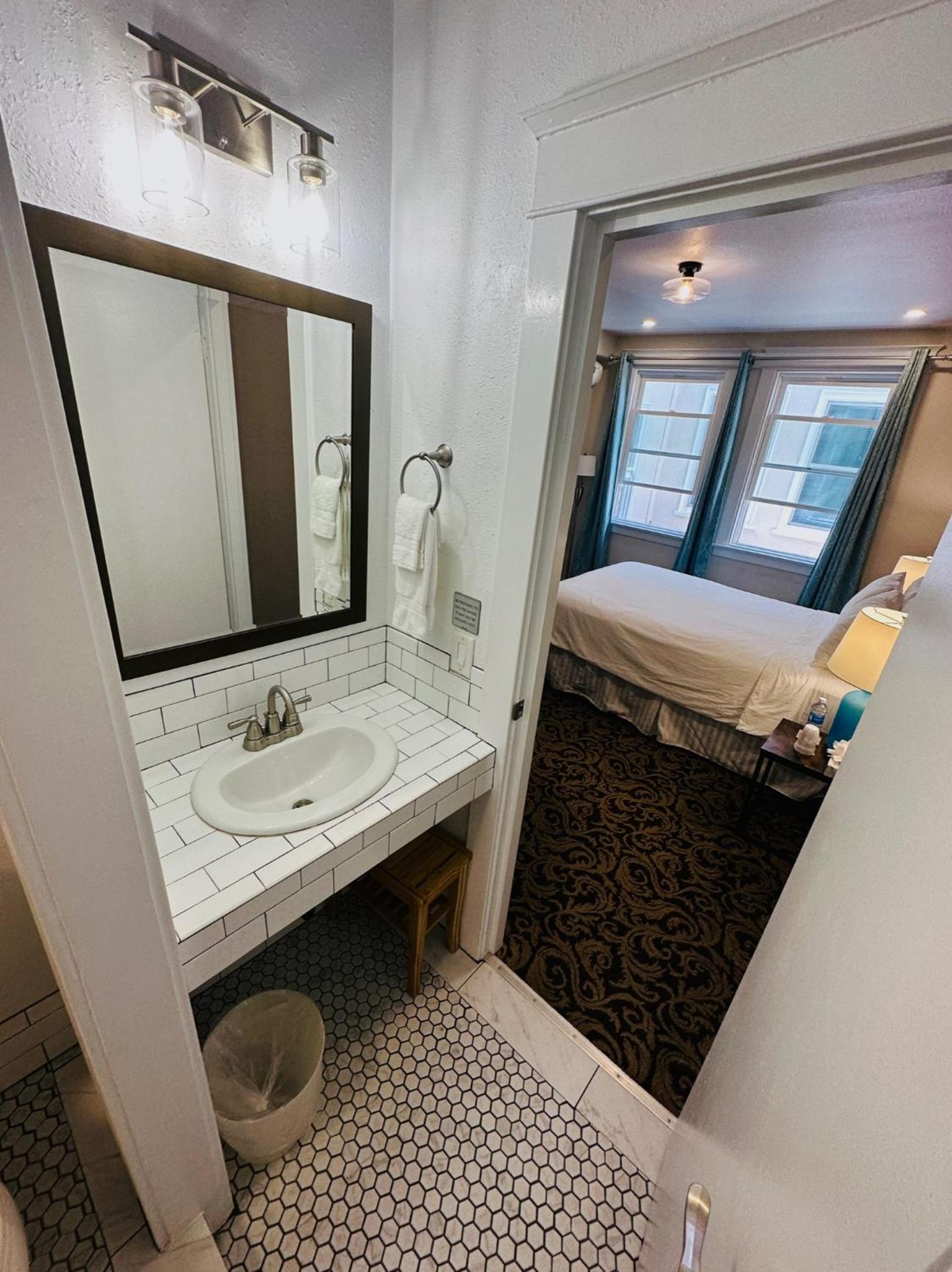 Queen Room - Photo 4