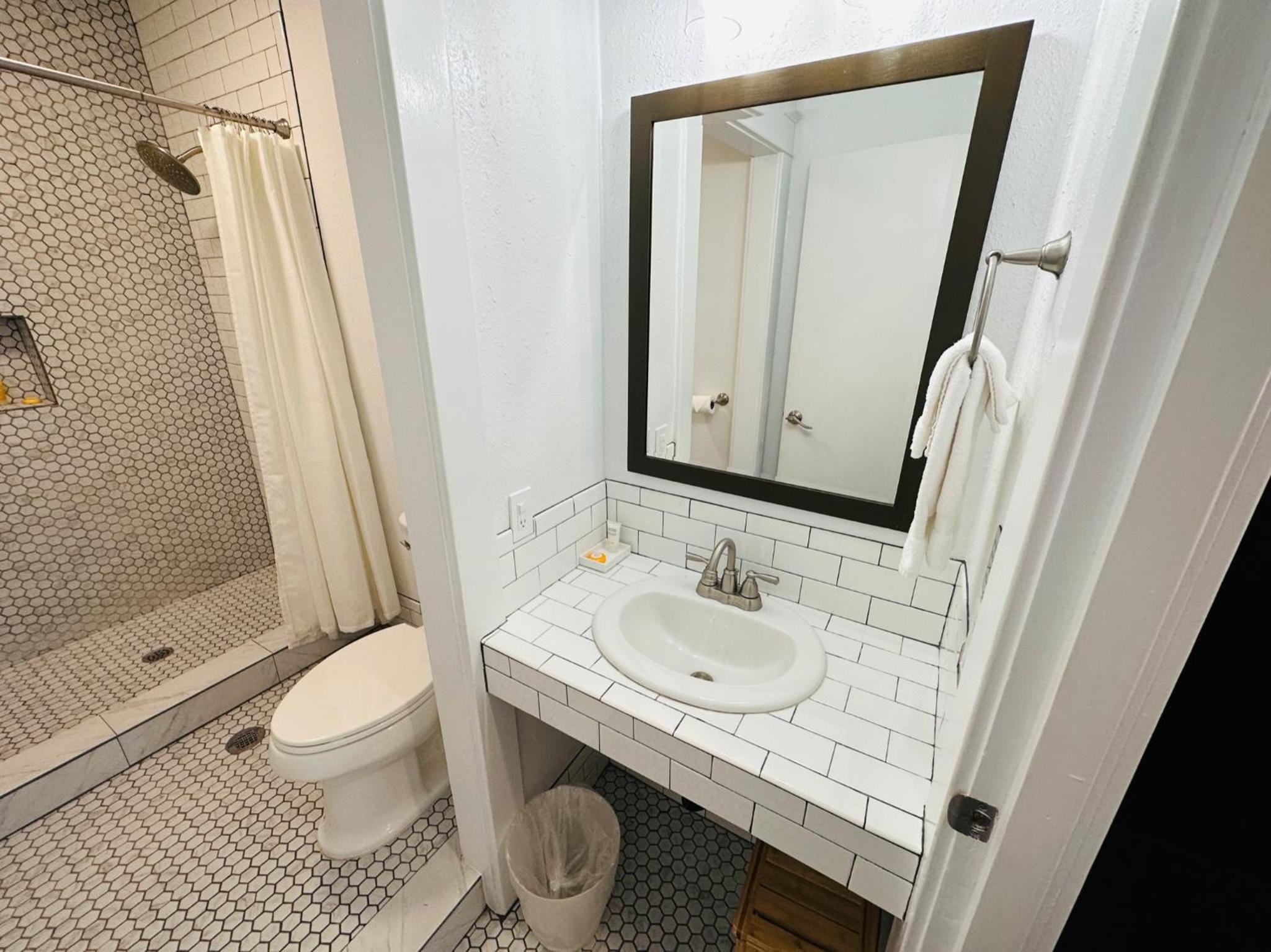 Queen Room - Photo 3