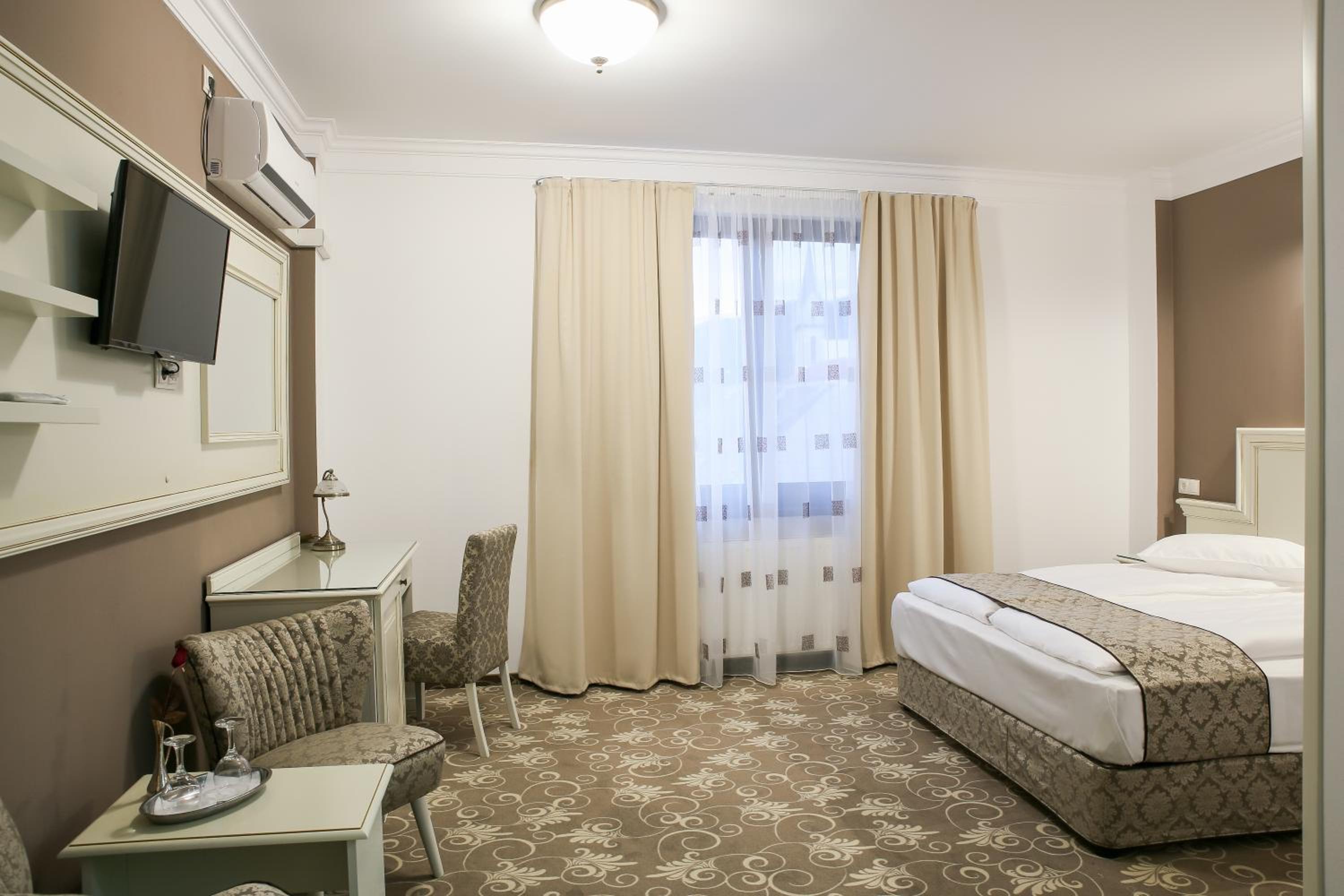 Economy Double Room photo 2
