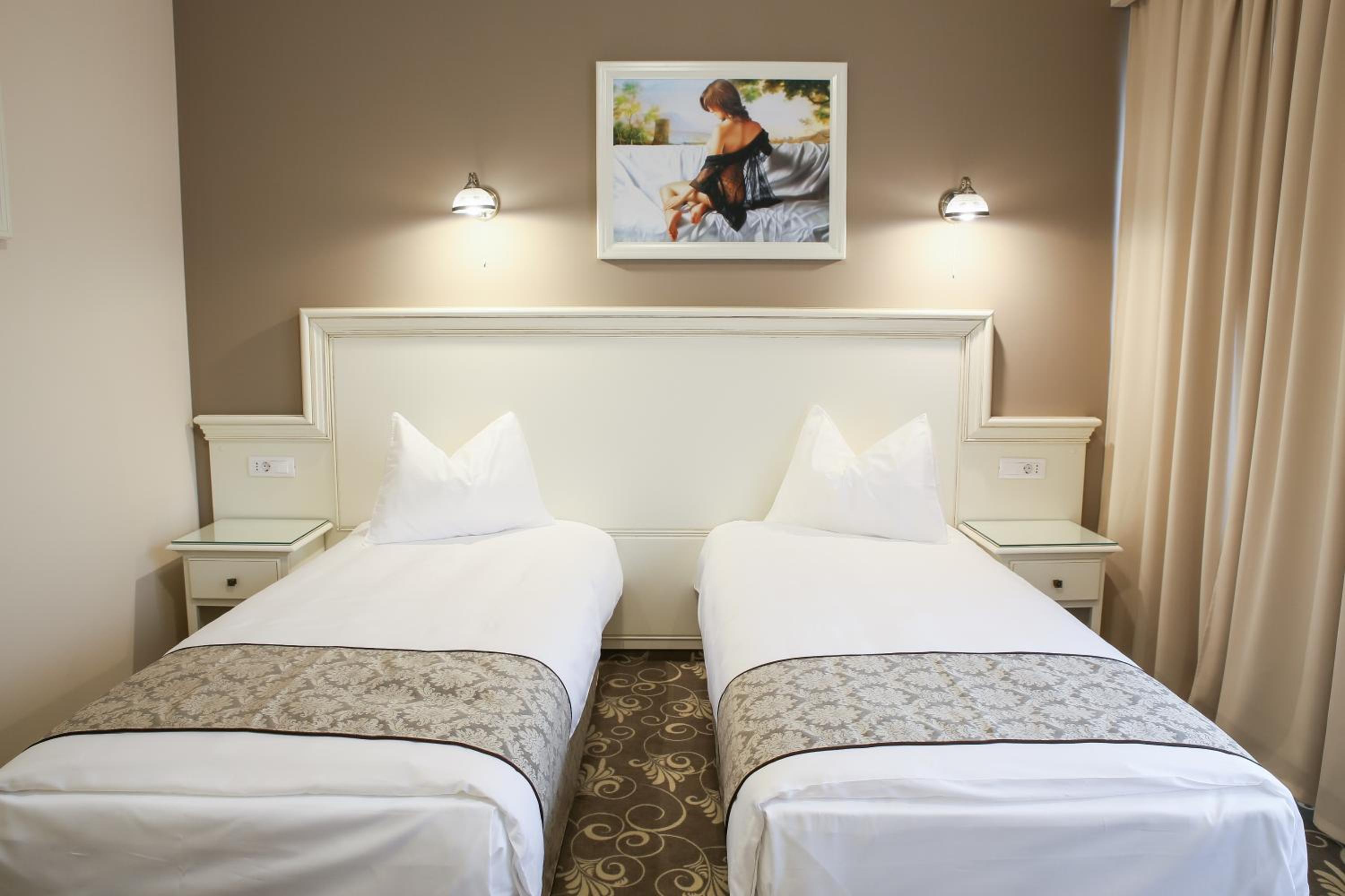 Twin Room with Private Bathroom photo 1