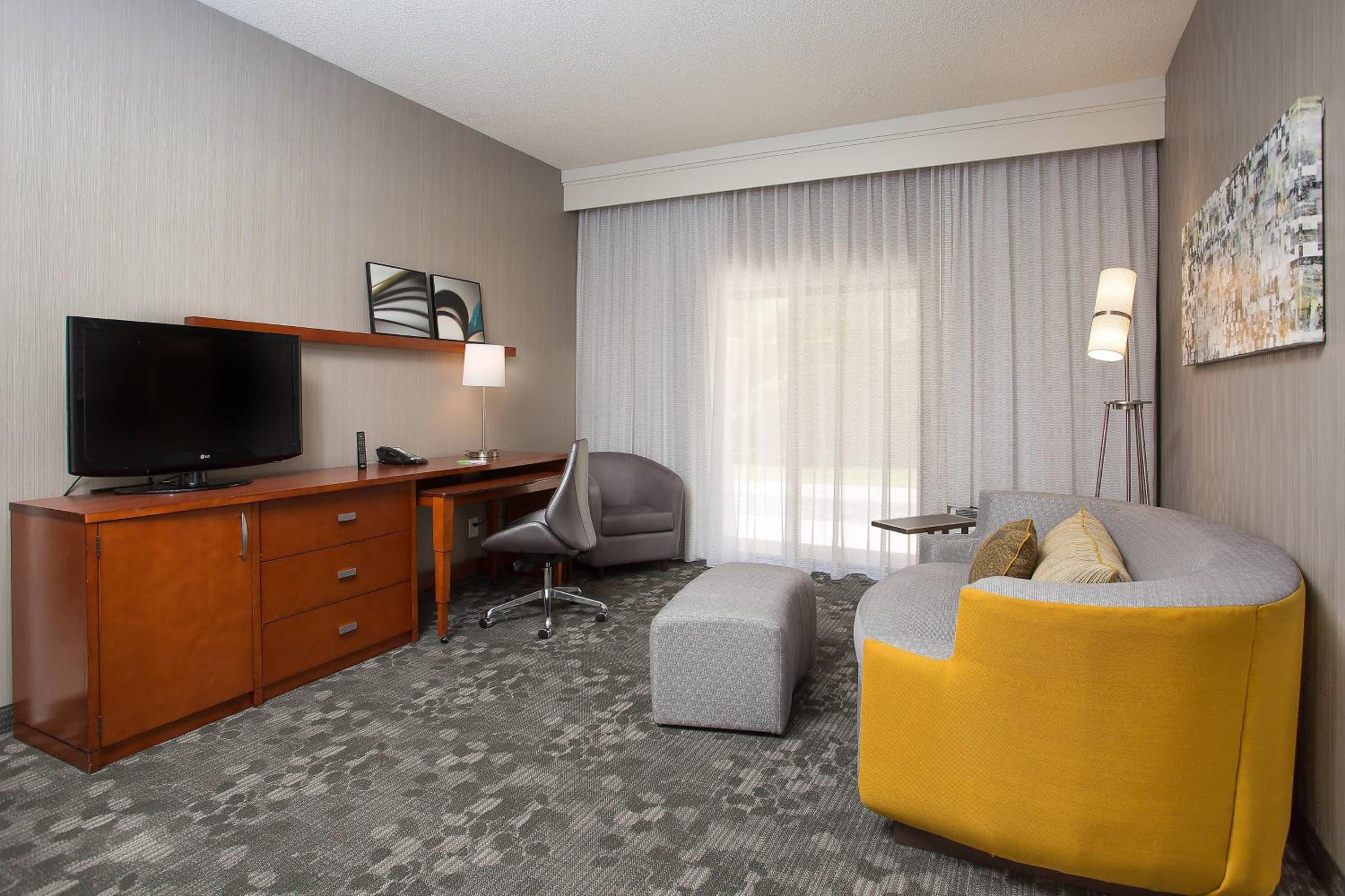 King Room with Sofa Bed - Photo 1