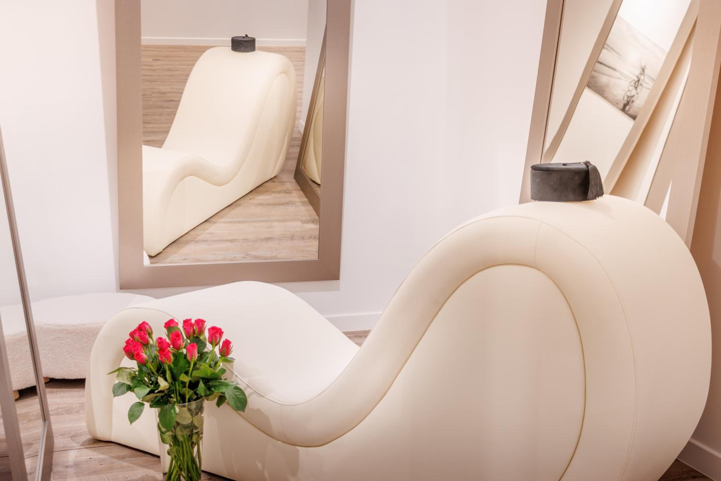Suite Deluxe avec Balcon et Accès Gratuit au Spa – Vue sur Sanctuaire photo
