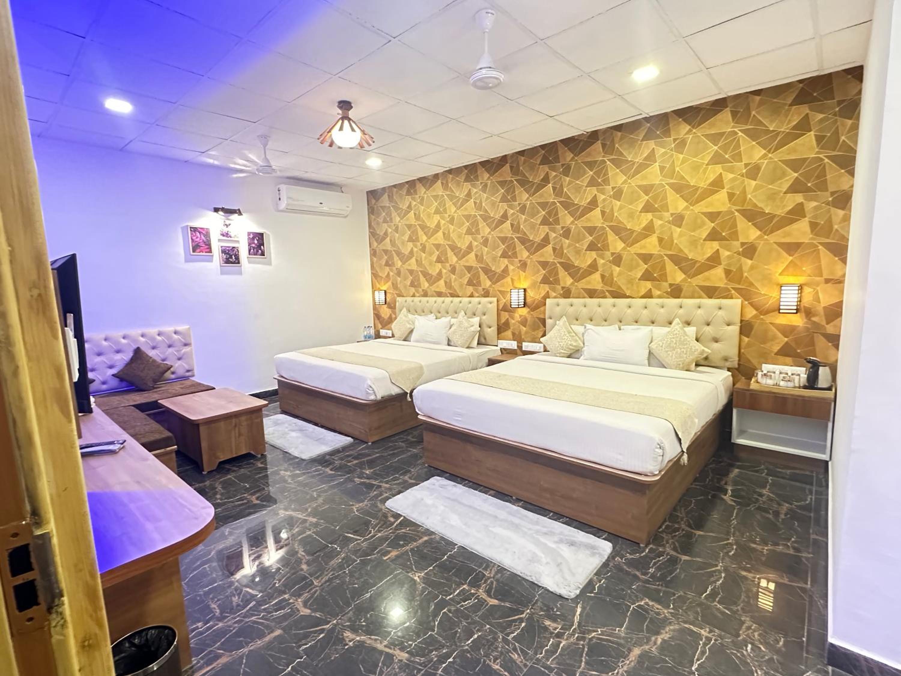 Deluxe Family Room
