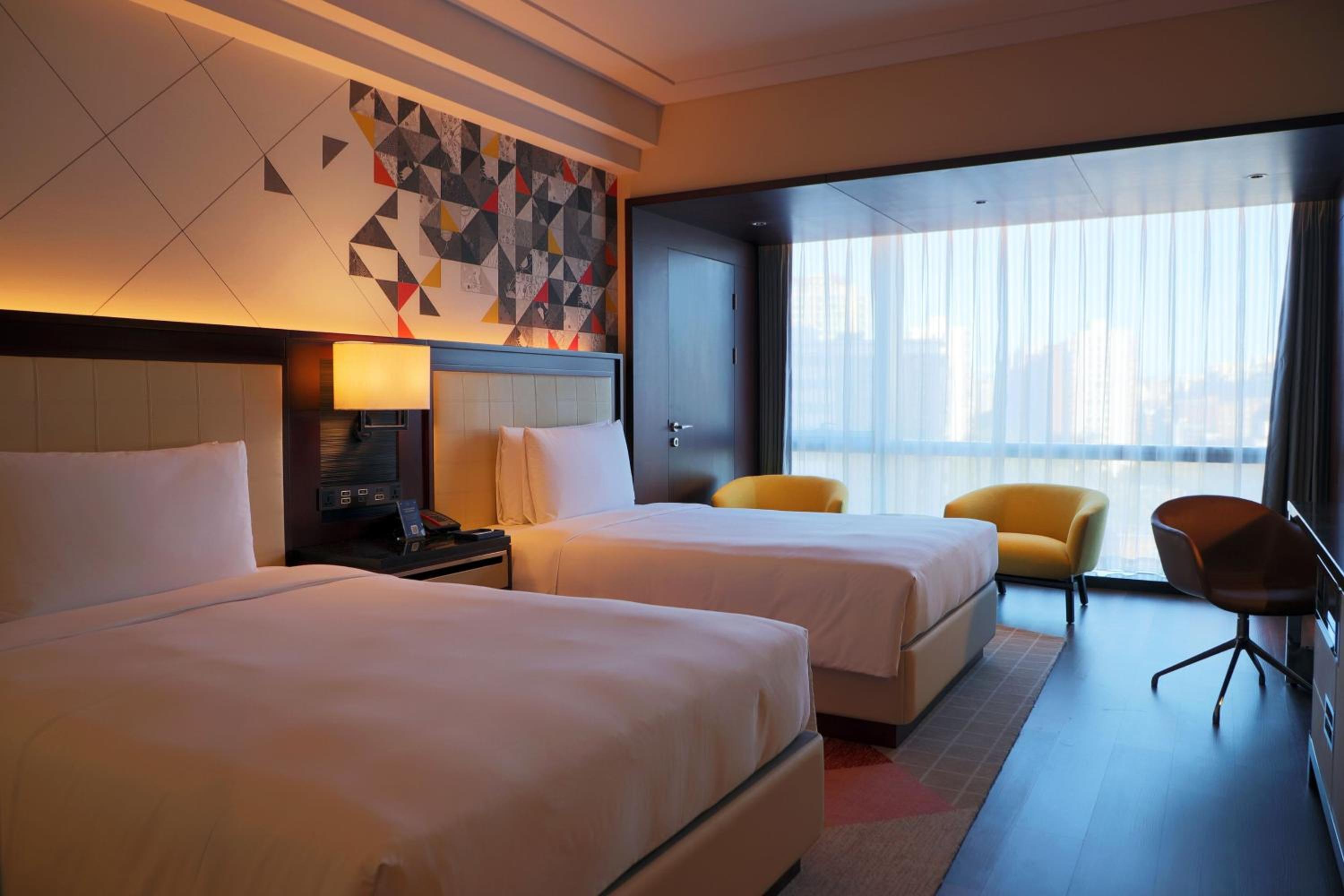 2 Double Beds, Renaissance Guest Room (include 10% off for Food & Beverage) photo 3