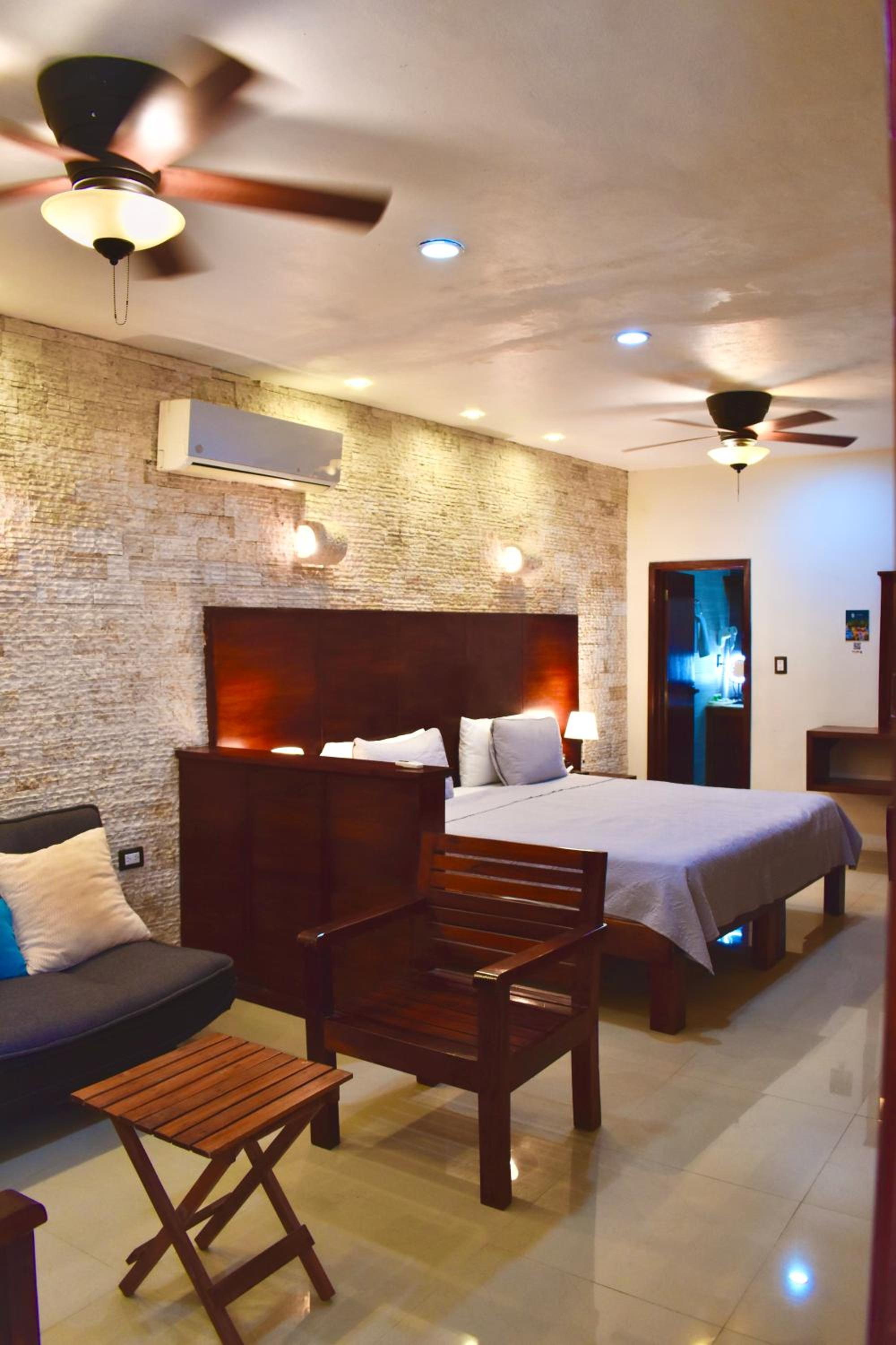 Junior Suite with Pool View photo 1
