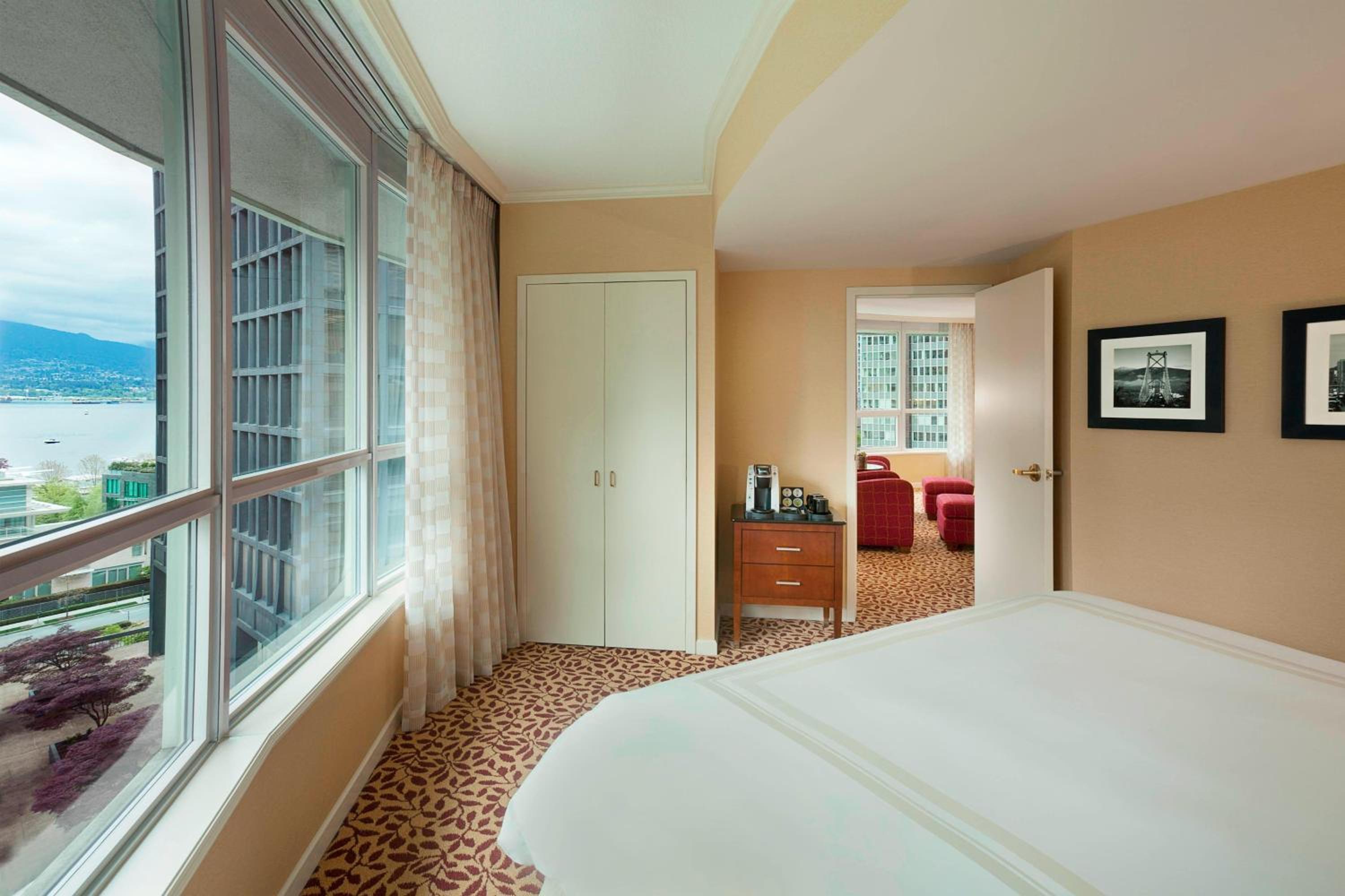 One-Bedroom King Suite