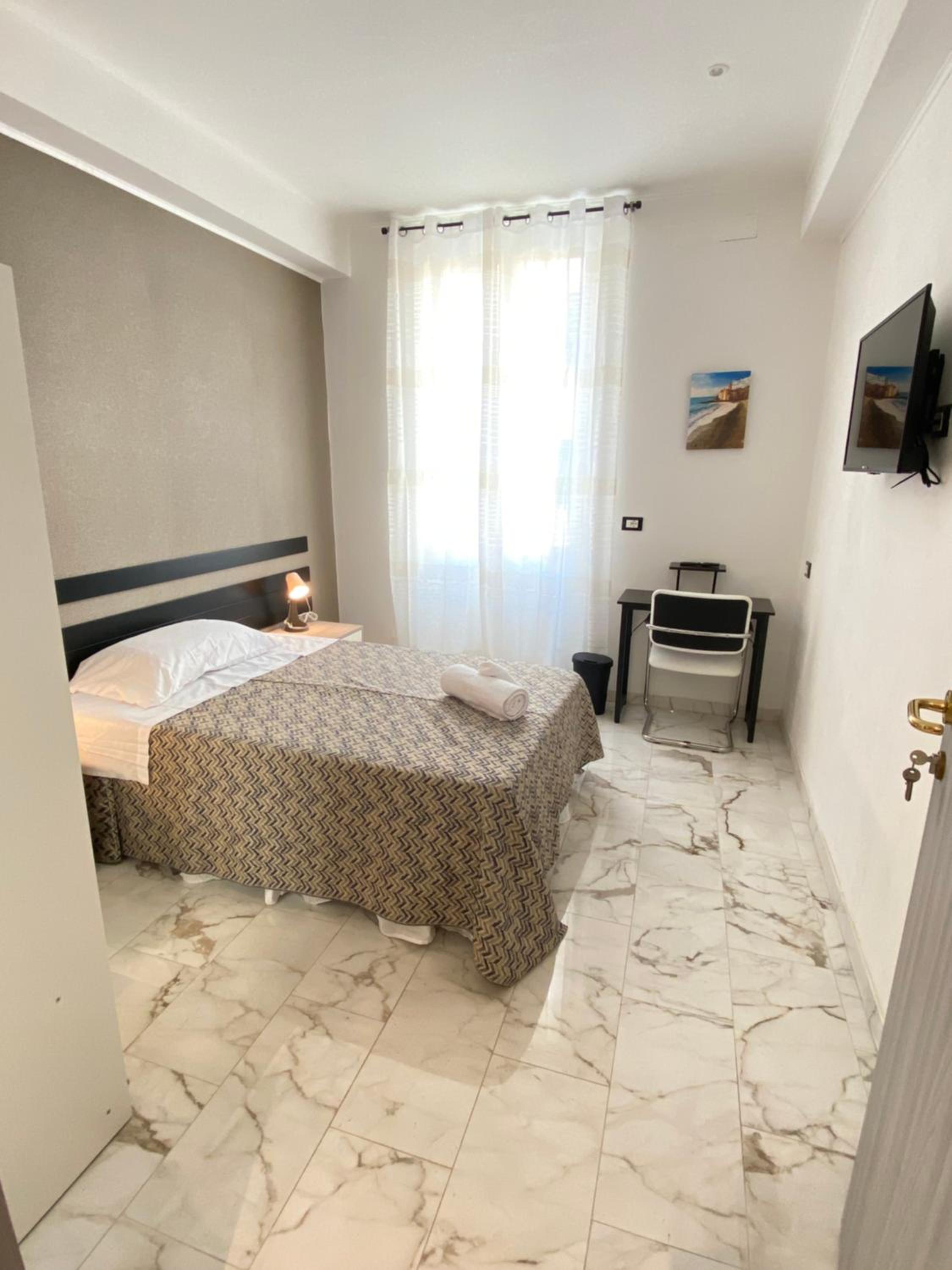 Single Room with Private External Bathroom photo 1