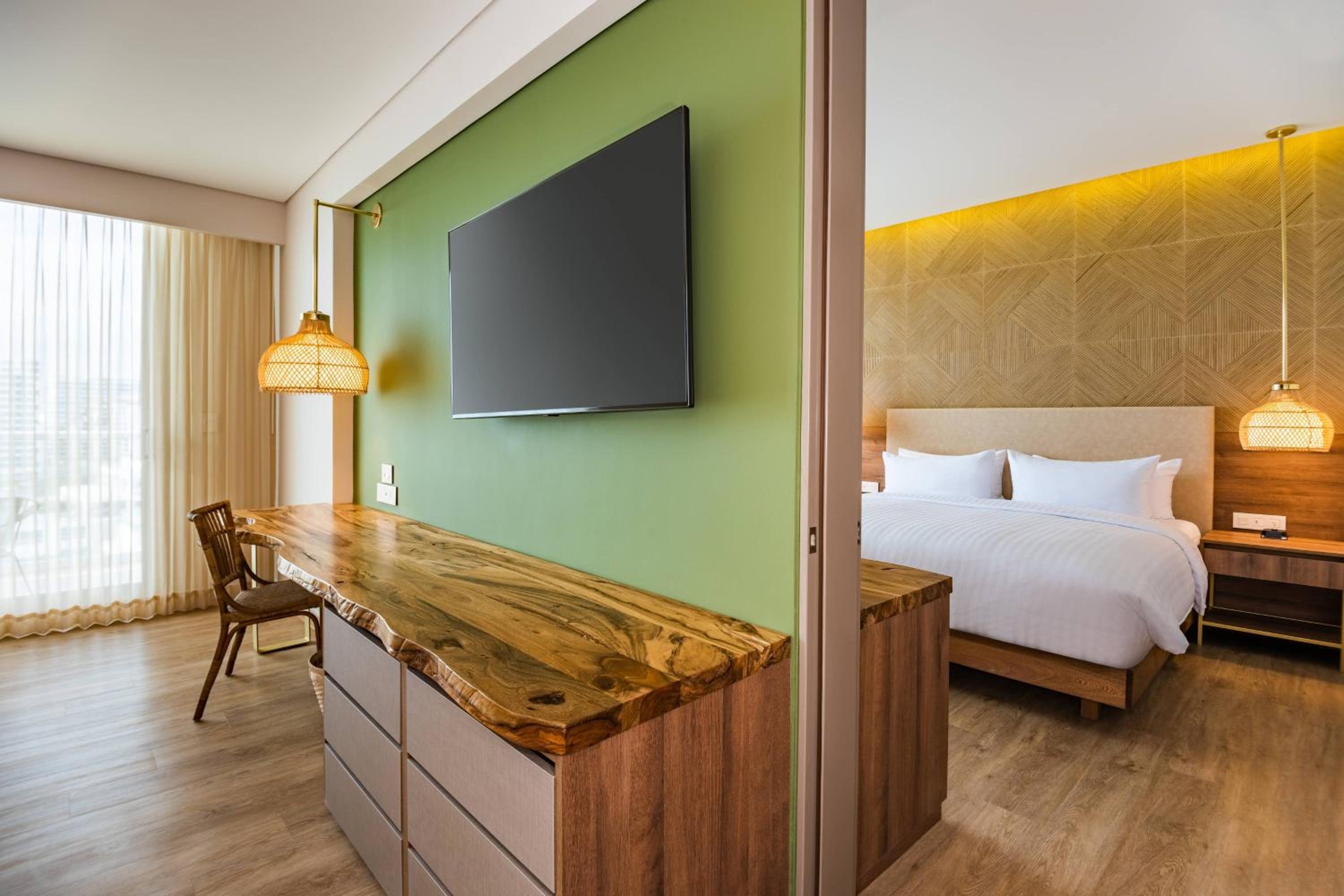 Habitación de huéspedes, 1 cama King, sofá cama, vista parcial al mar, balcón photo 3