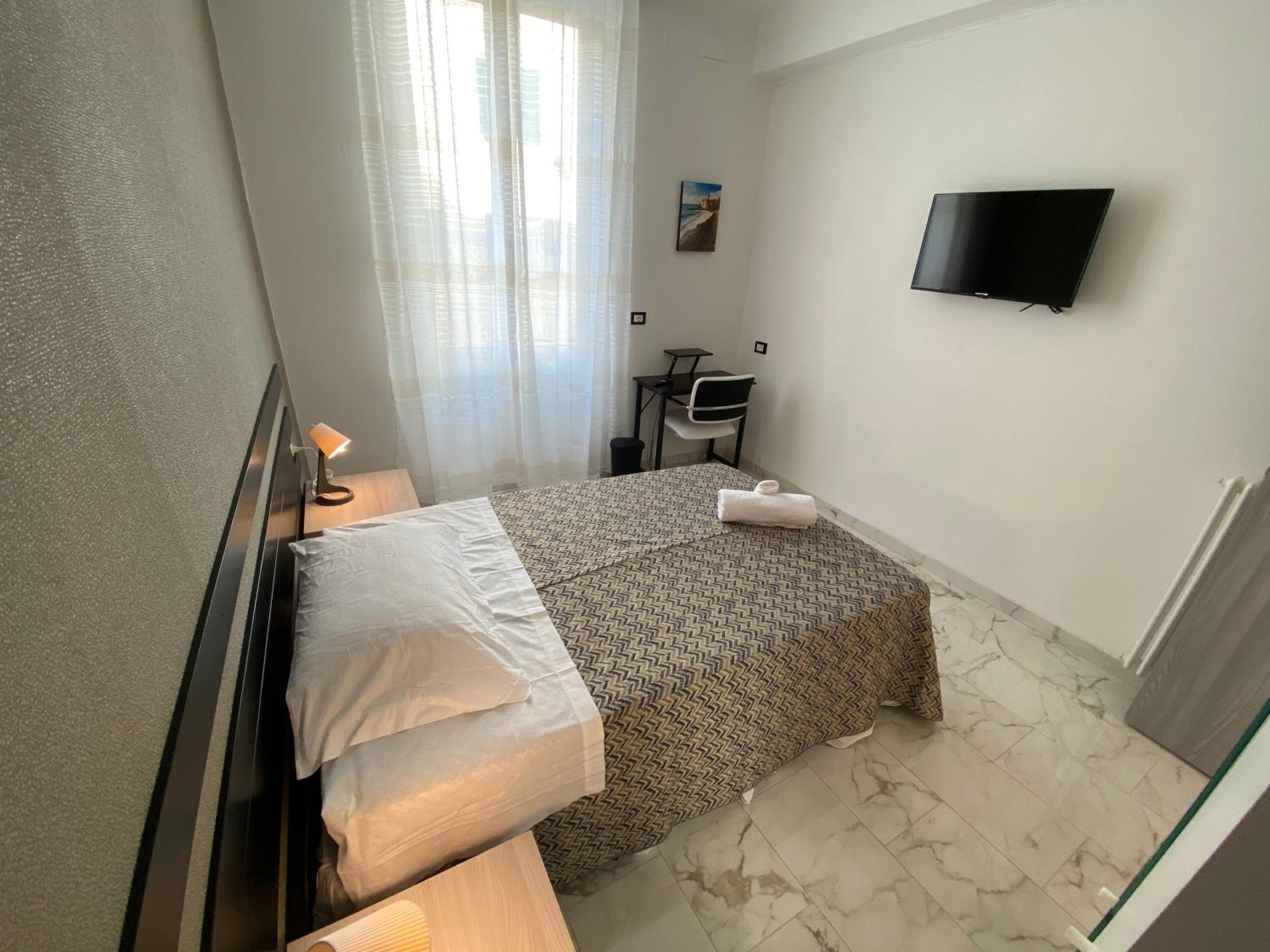 Single Room with Private External Bathroom photo 2