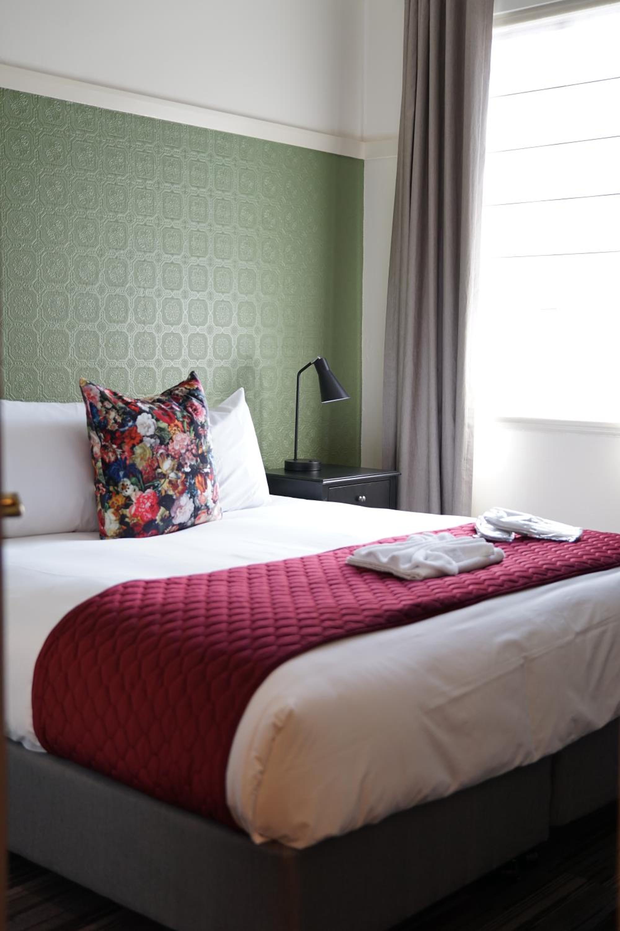 Standard Queen Room, Shared Bathroom