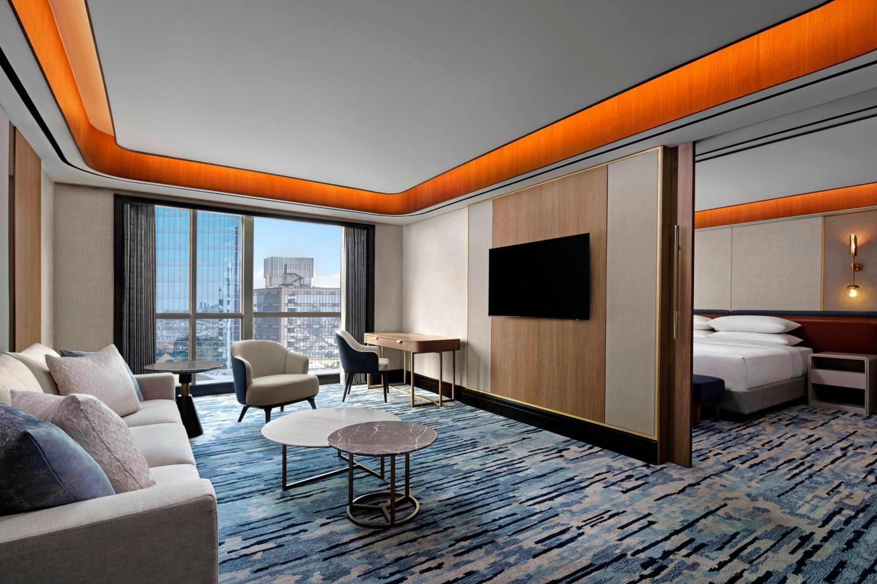 Ambassador Suite, Club lounge access, 2 Bedroom Suite, Bedroom 1: 1 King, Bedroom 2: 1 King - Photo 3