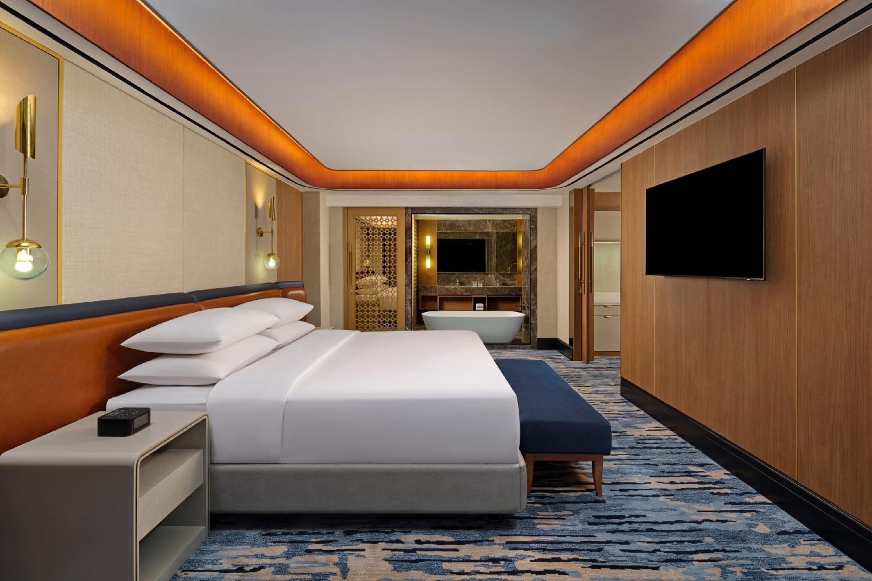 Ambassador Suite, Club lounge access, 2 Bedroom Suite, Bedroom 1: 1 King, Bedroom 2: 1 King - Photo 1