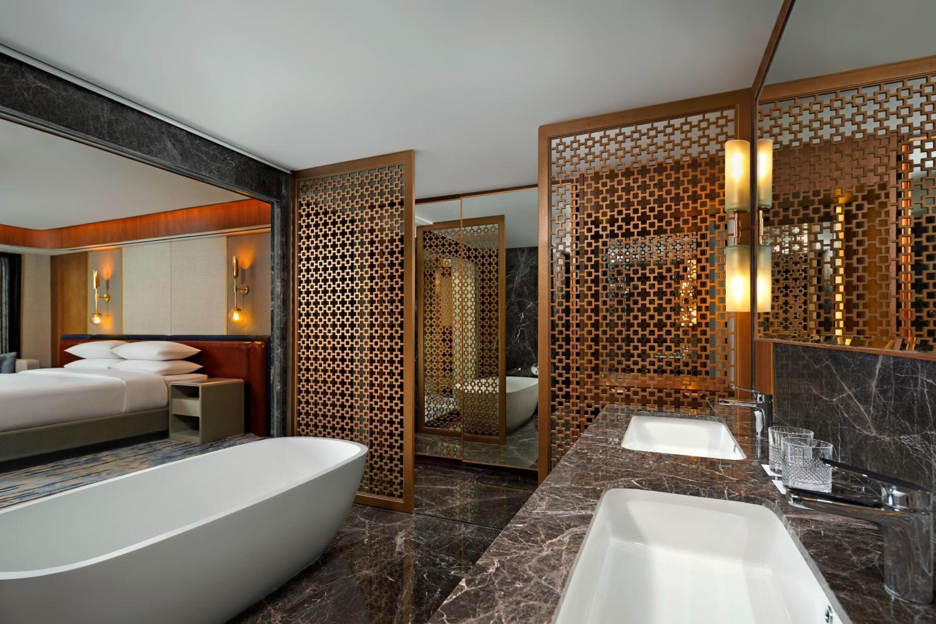 Ambassador Suite, Club lounge access, 2 Bedroom Suite, Bedroom 1: 1 King, Bedroom 2: 1 King - Photo 4