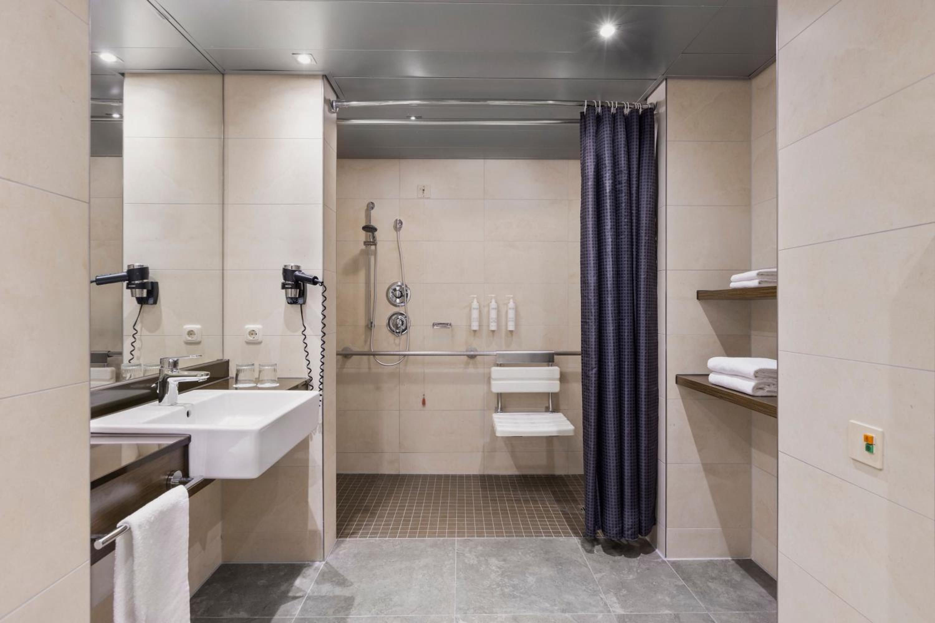 Standard Room, 1 King Bed - Photo 3