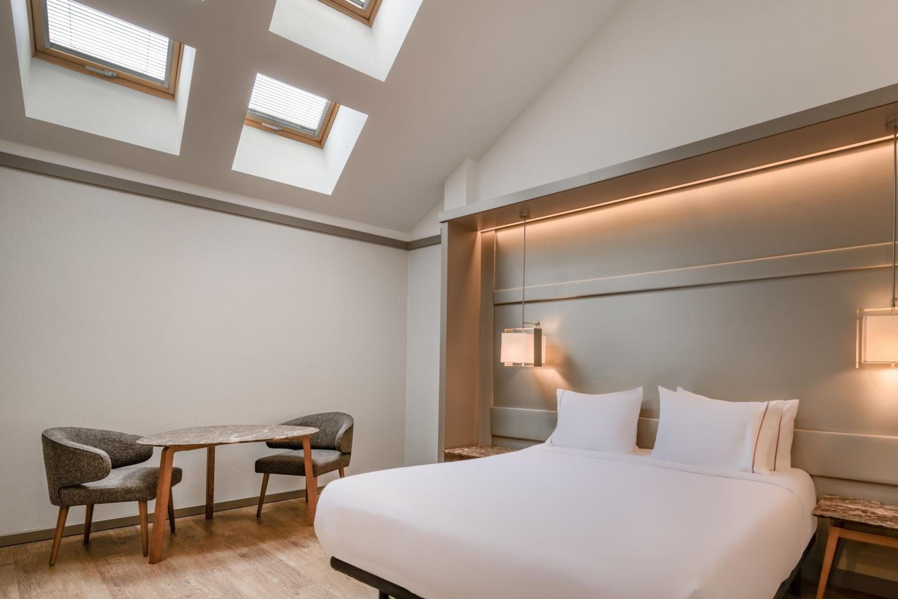 Standard Queen Room