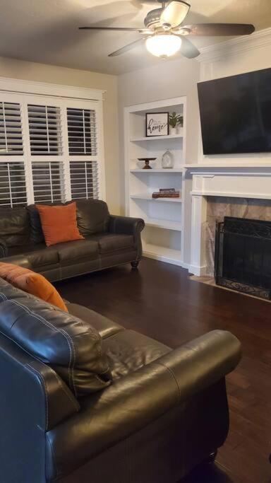 Five-Bedroom House photo 1